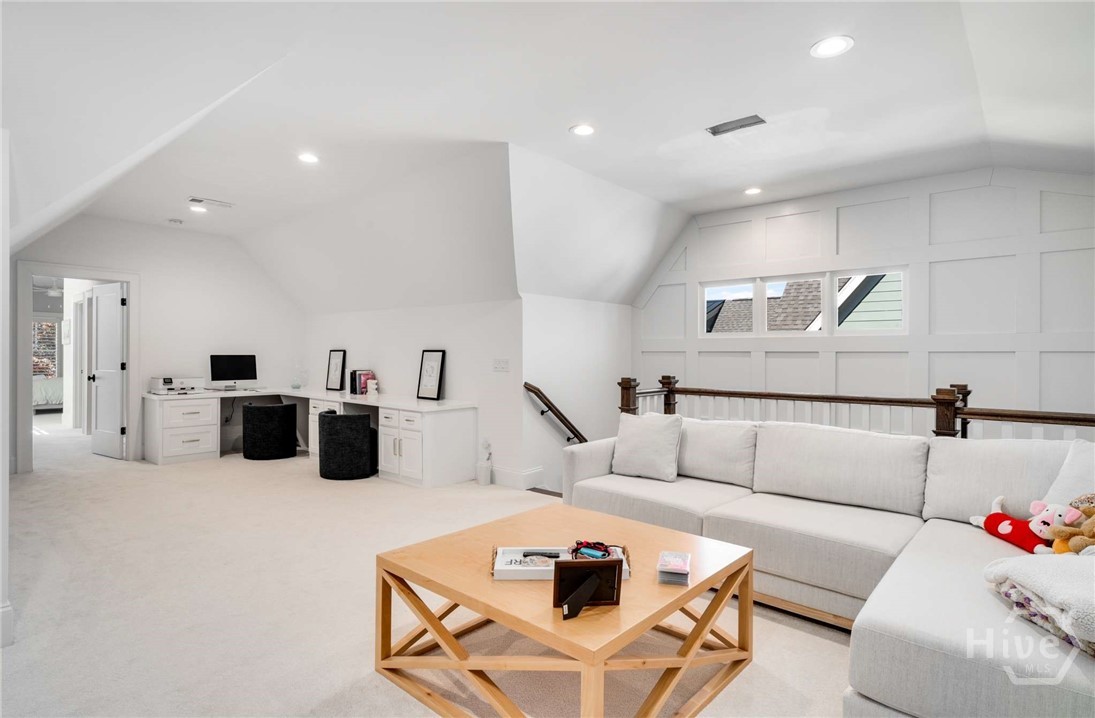 SPACIOUS LOFT