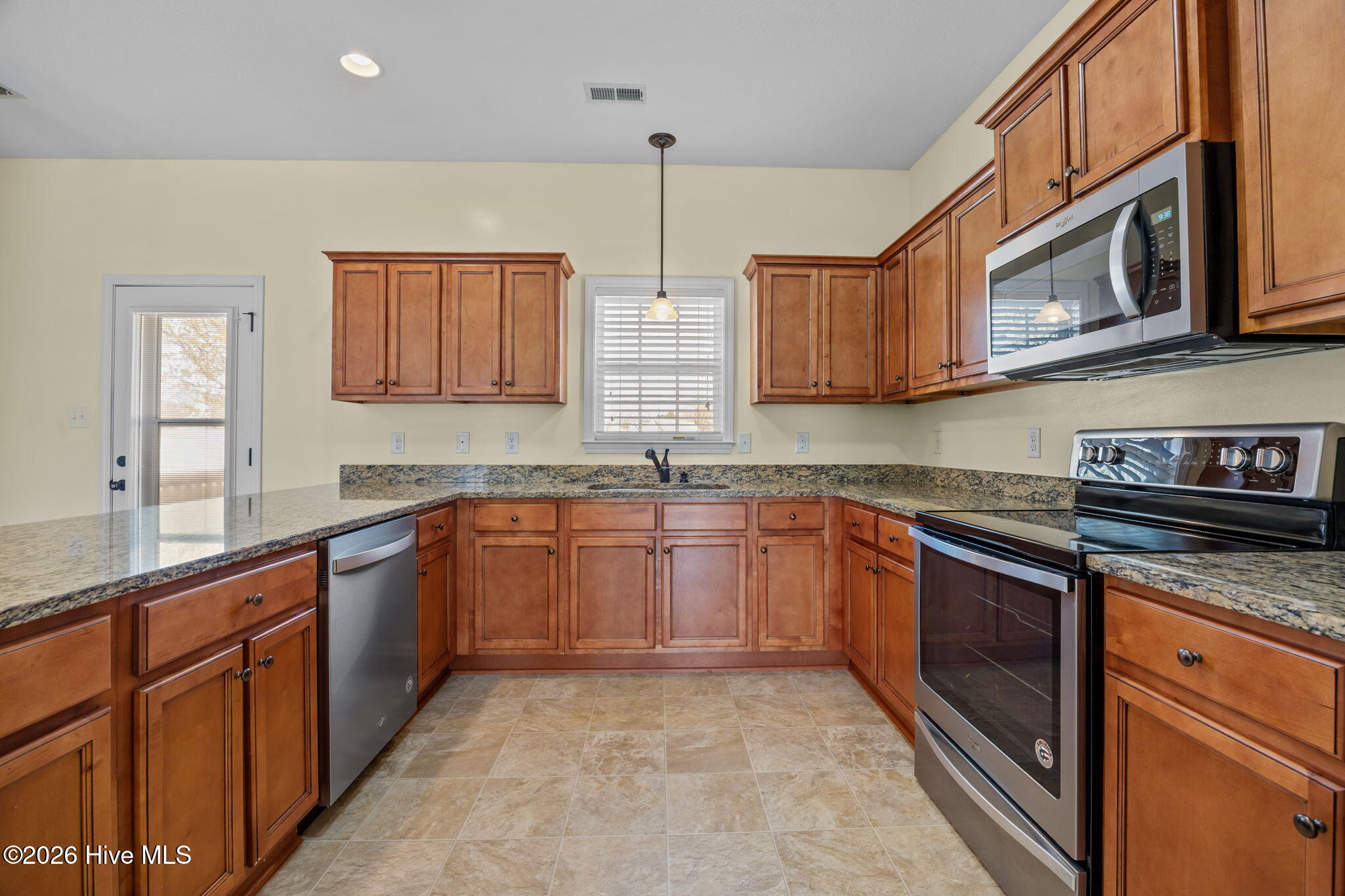 100560310 | Photo 13