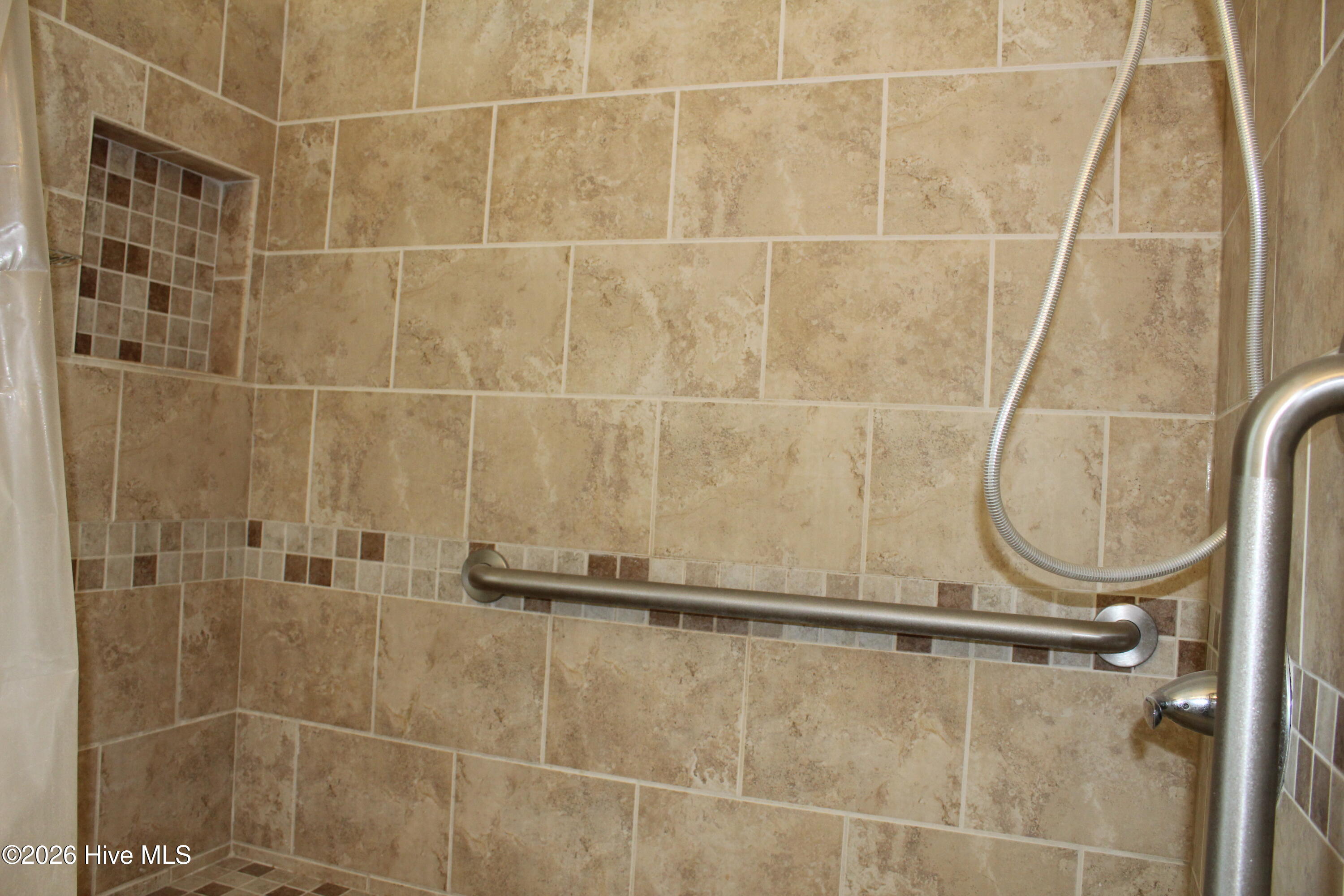 100567630 | Photo 15