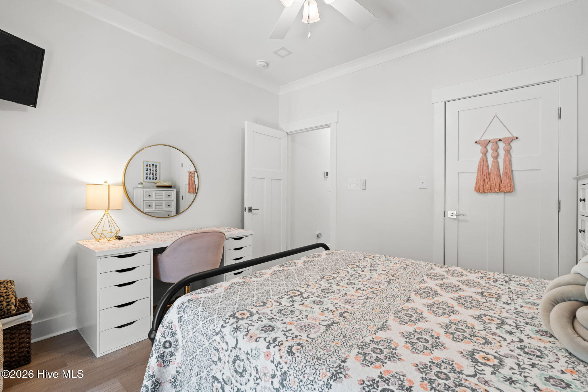 100569675 | Photo 26