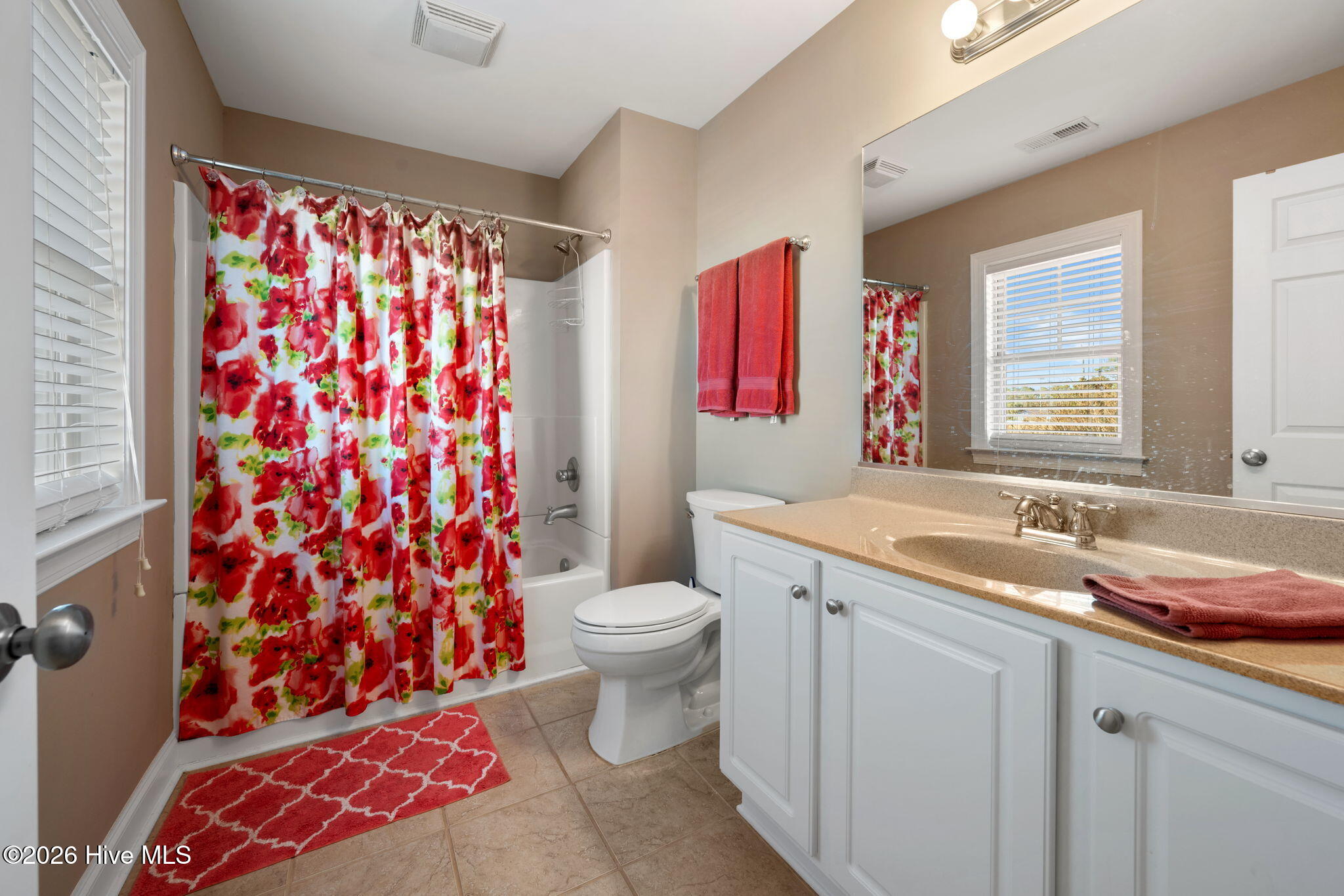 100547575 | Photo 30