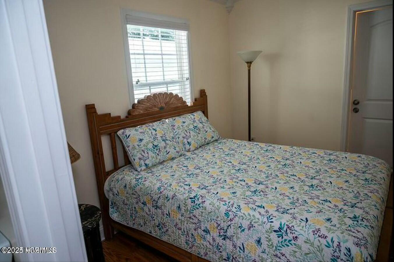 100490306 | Photo 15