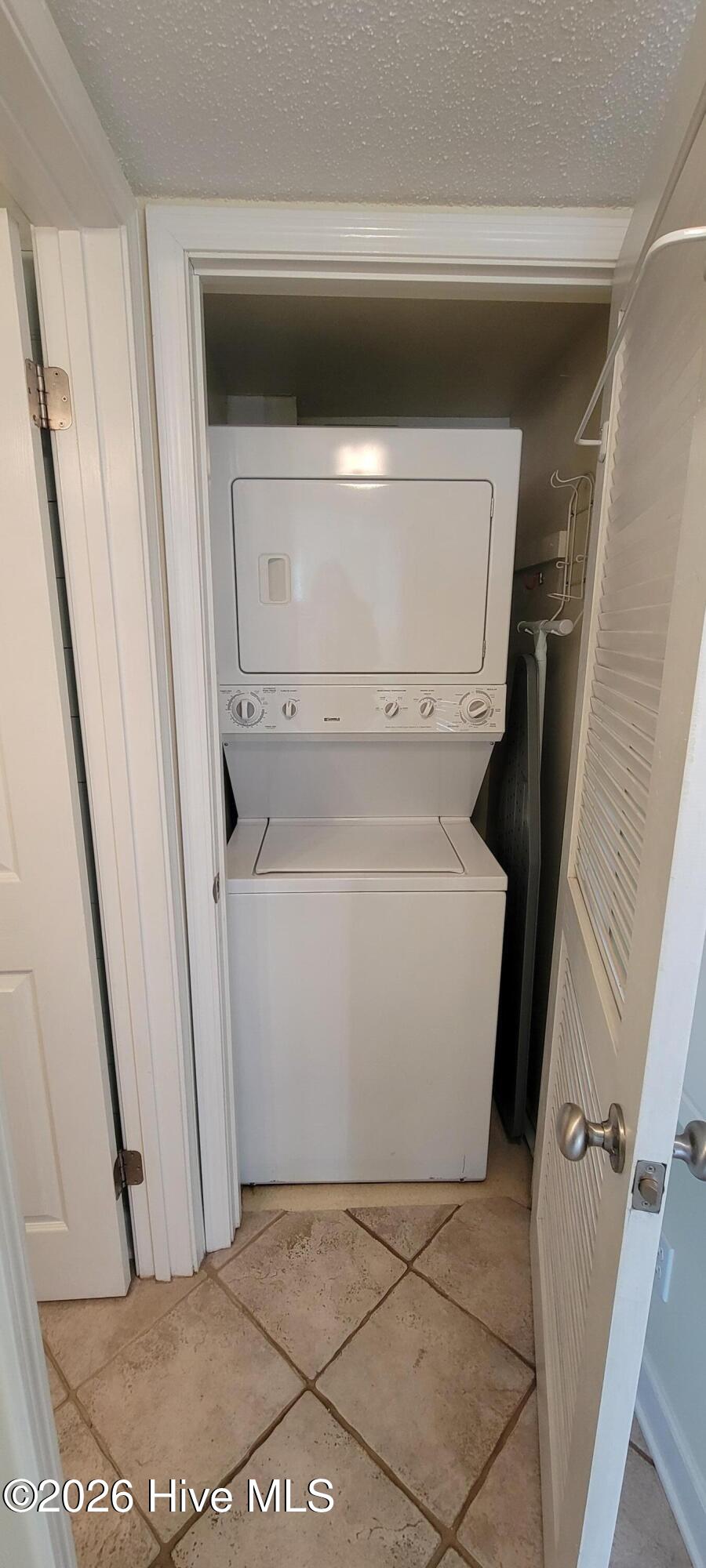 709 Canal Drive UNIT Apt 2c, Carolina Beach, NC, 28428