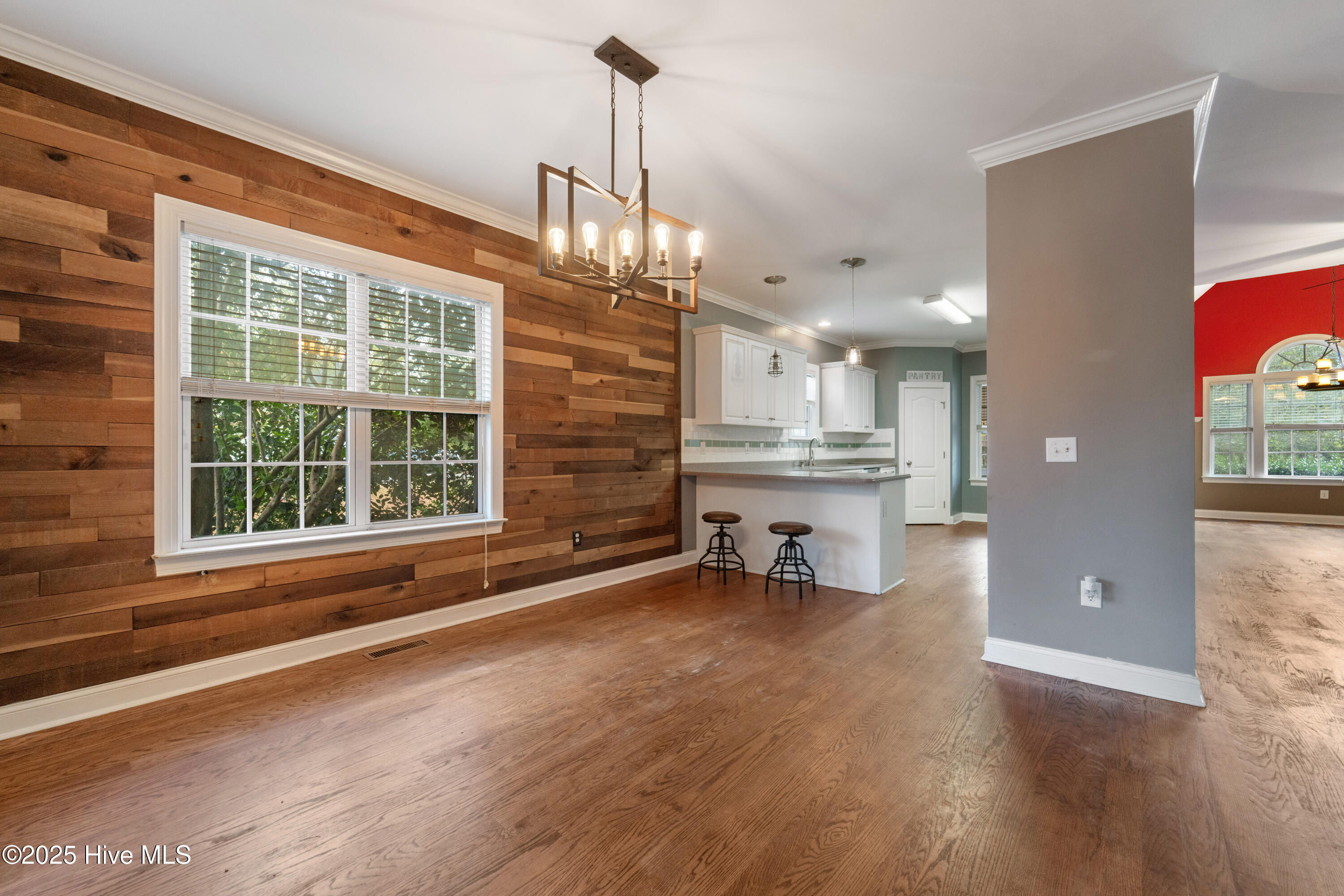 100544127 | Photo 26