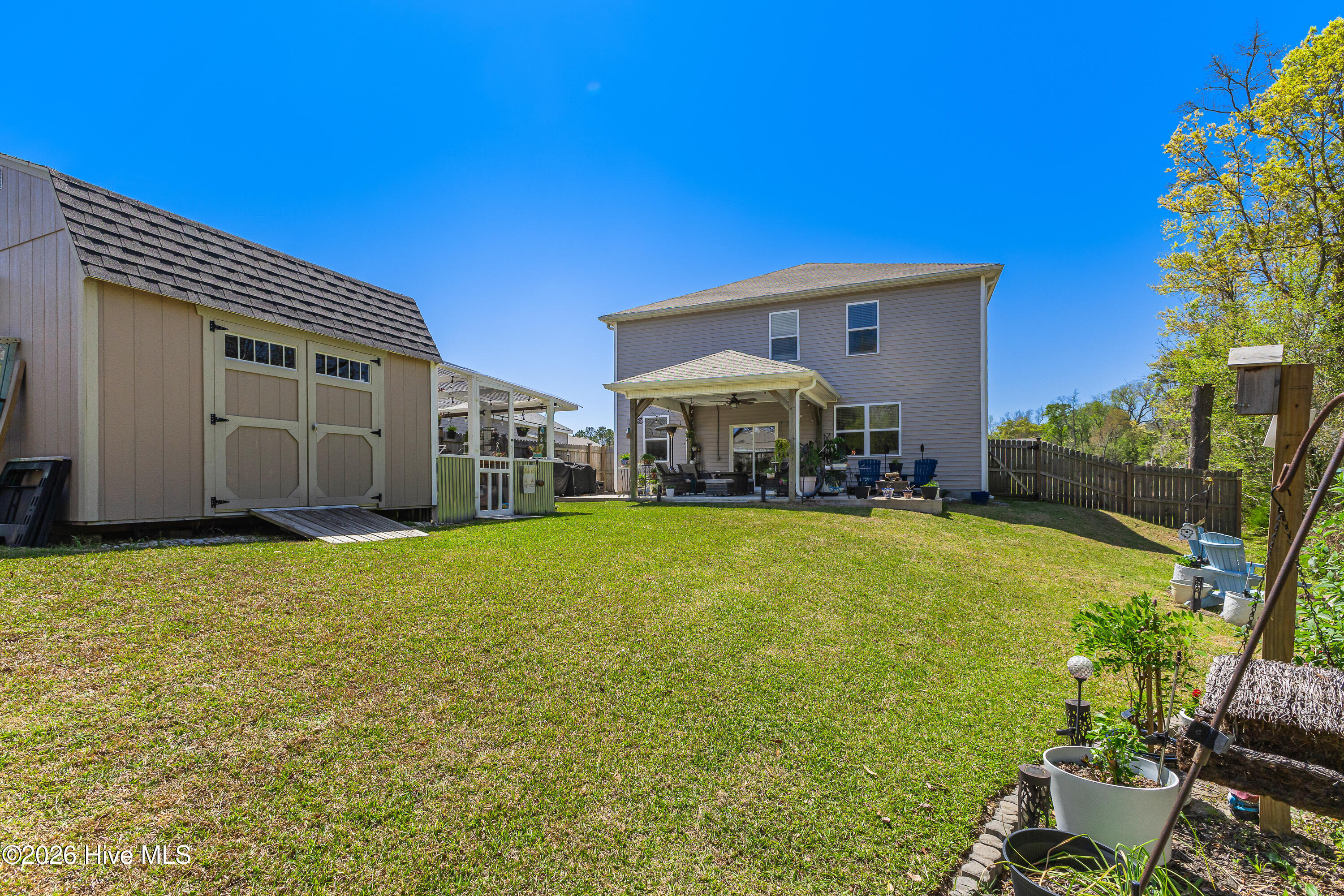 100565861 | Photo 49