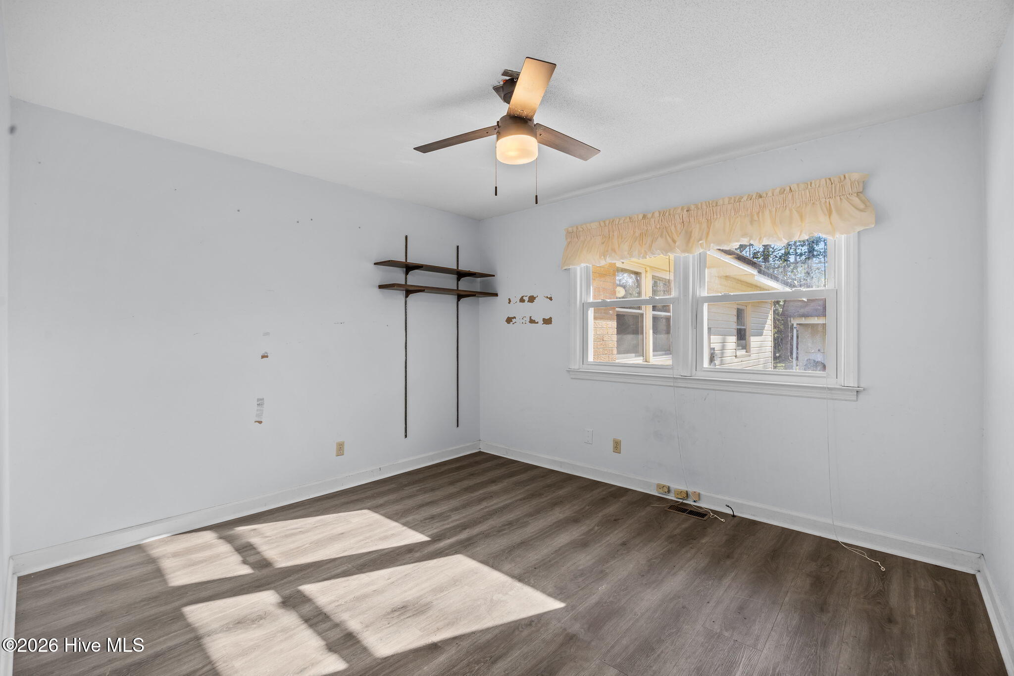 100559935 | Photo 25