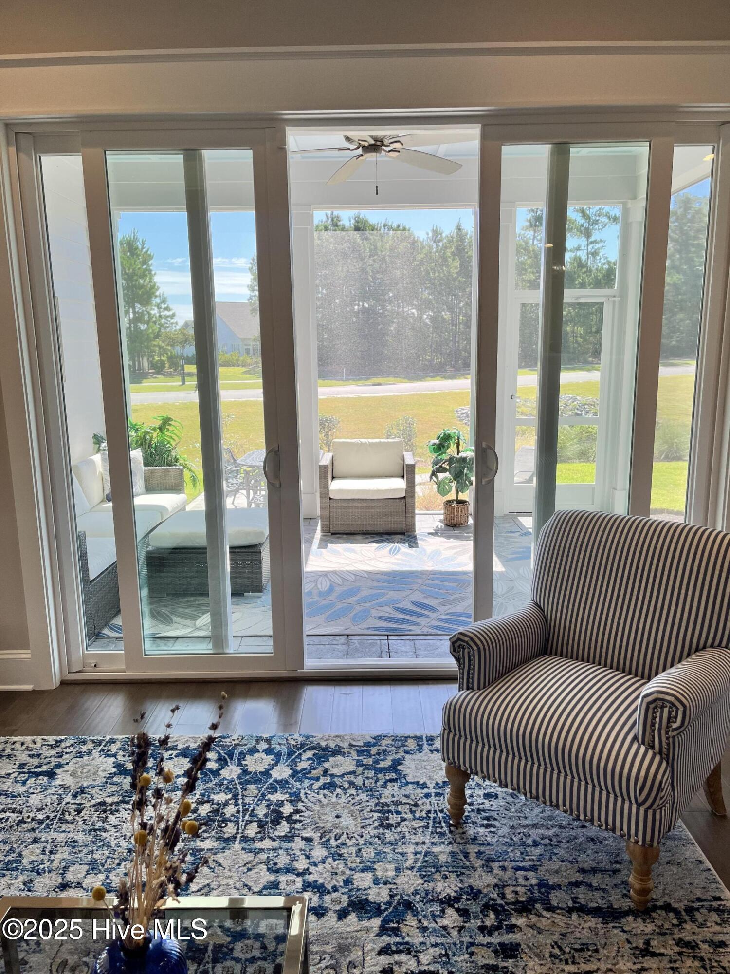 100478560 | Photo 25