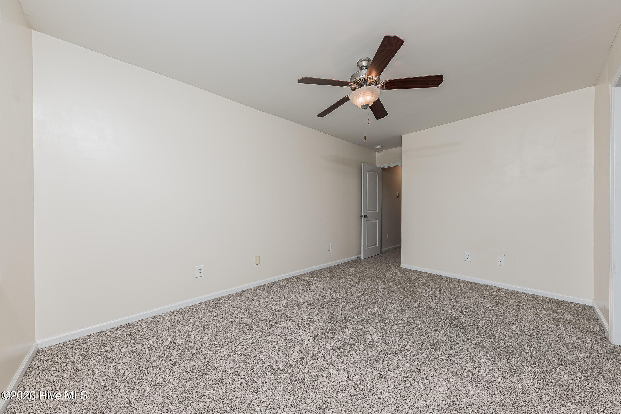 100562651 | Photo 21