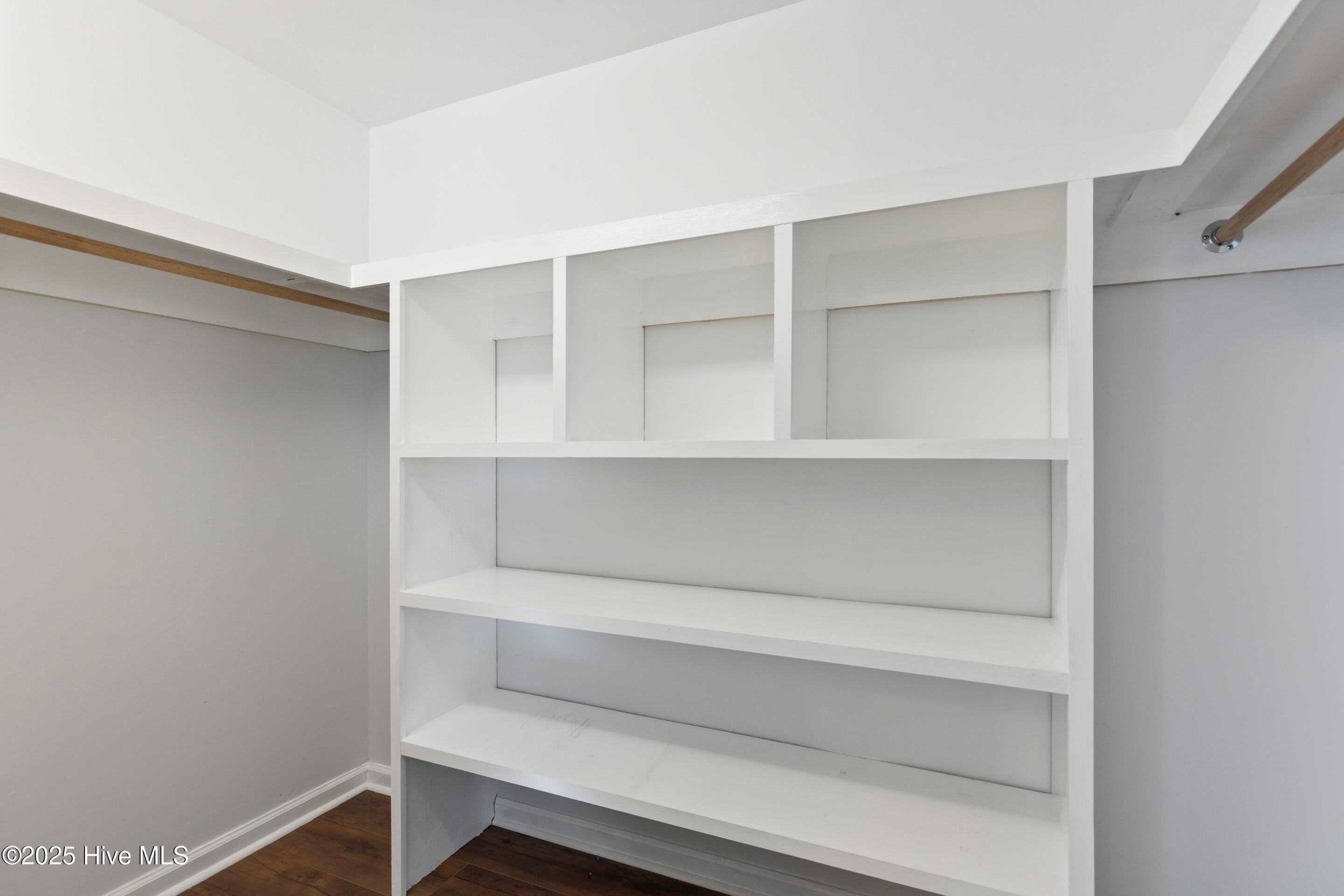 100540586 | Photo 34