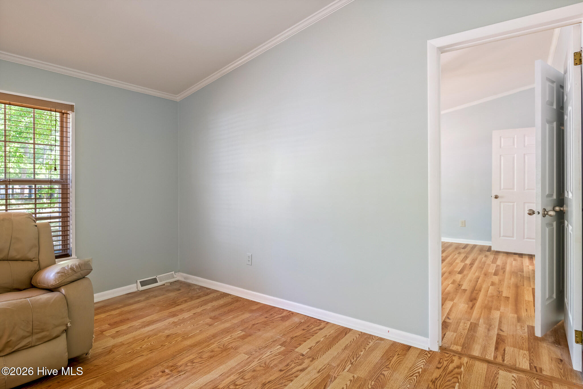 100567029 | Photo 30