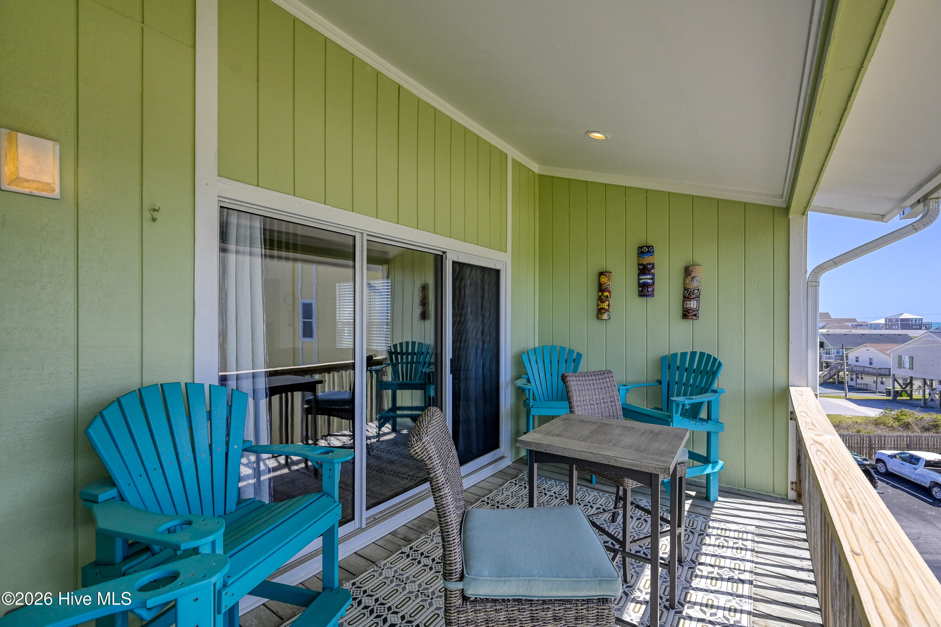 100564372 | Photo 30