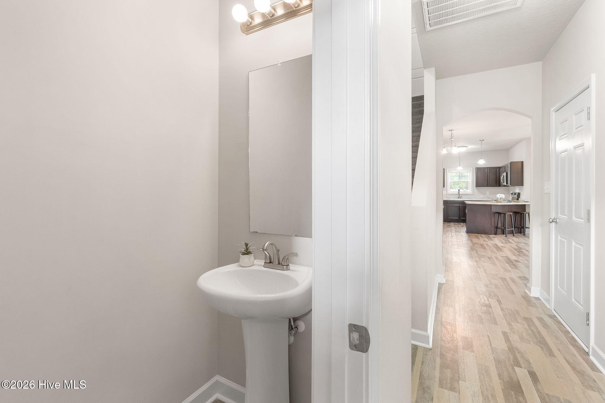 100558093 | Photo 16