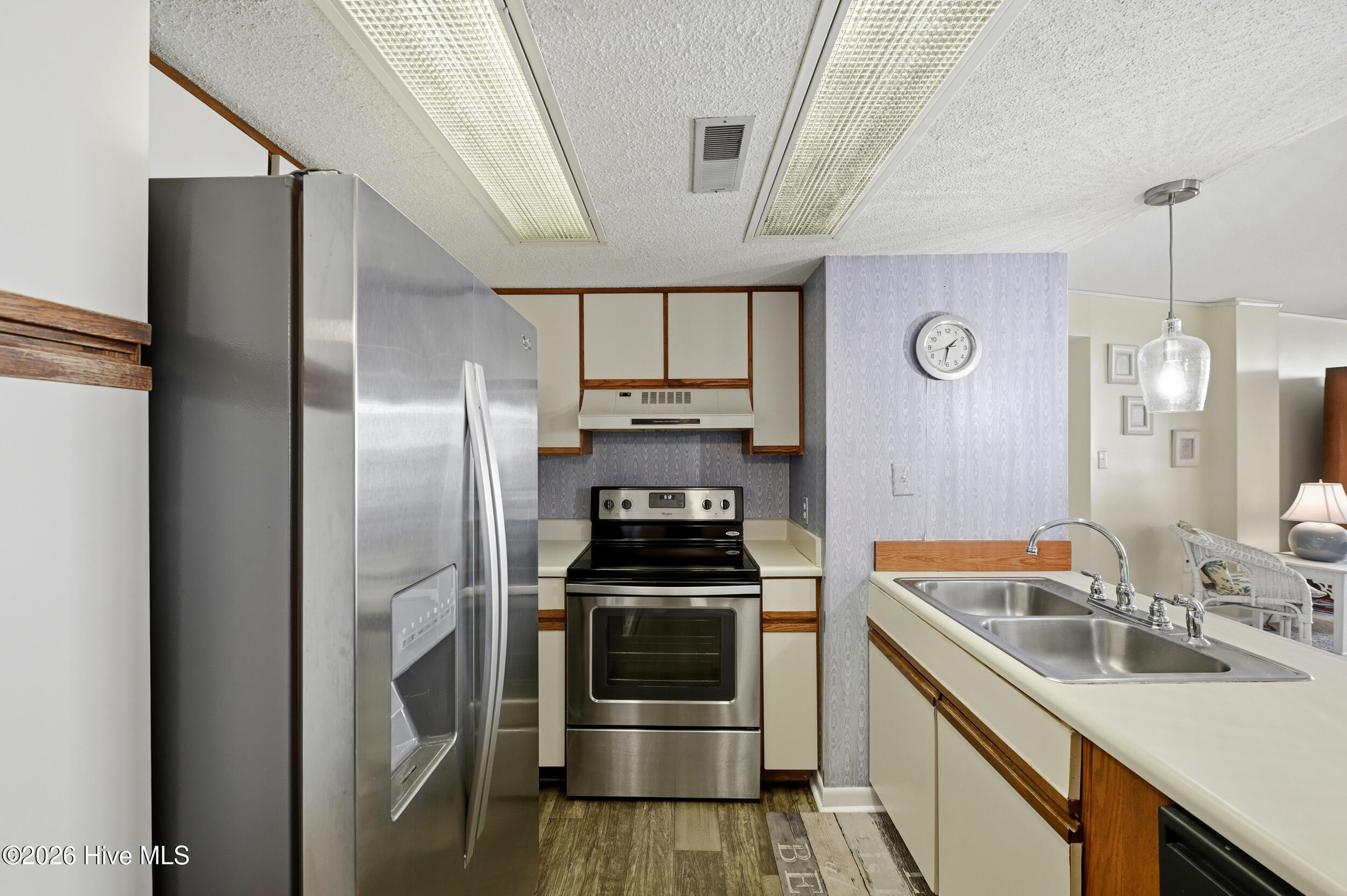 100563284 | Photo 16