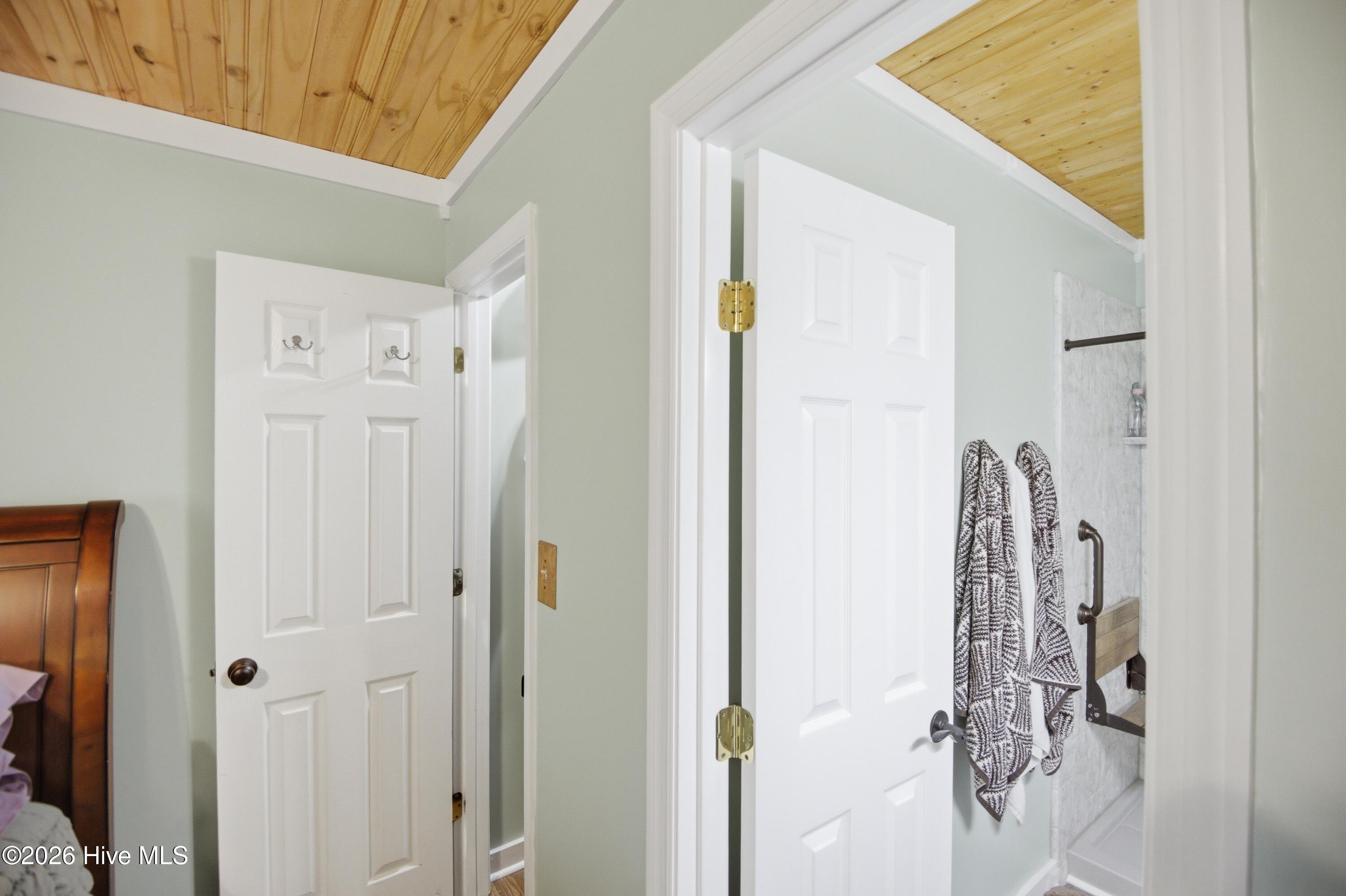 100565180 | Photo 25