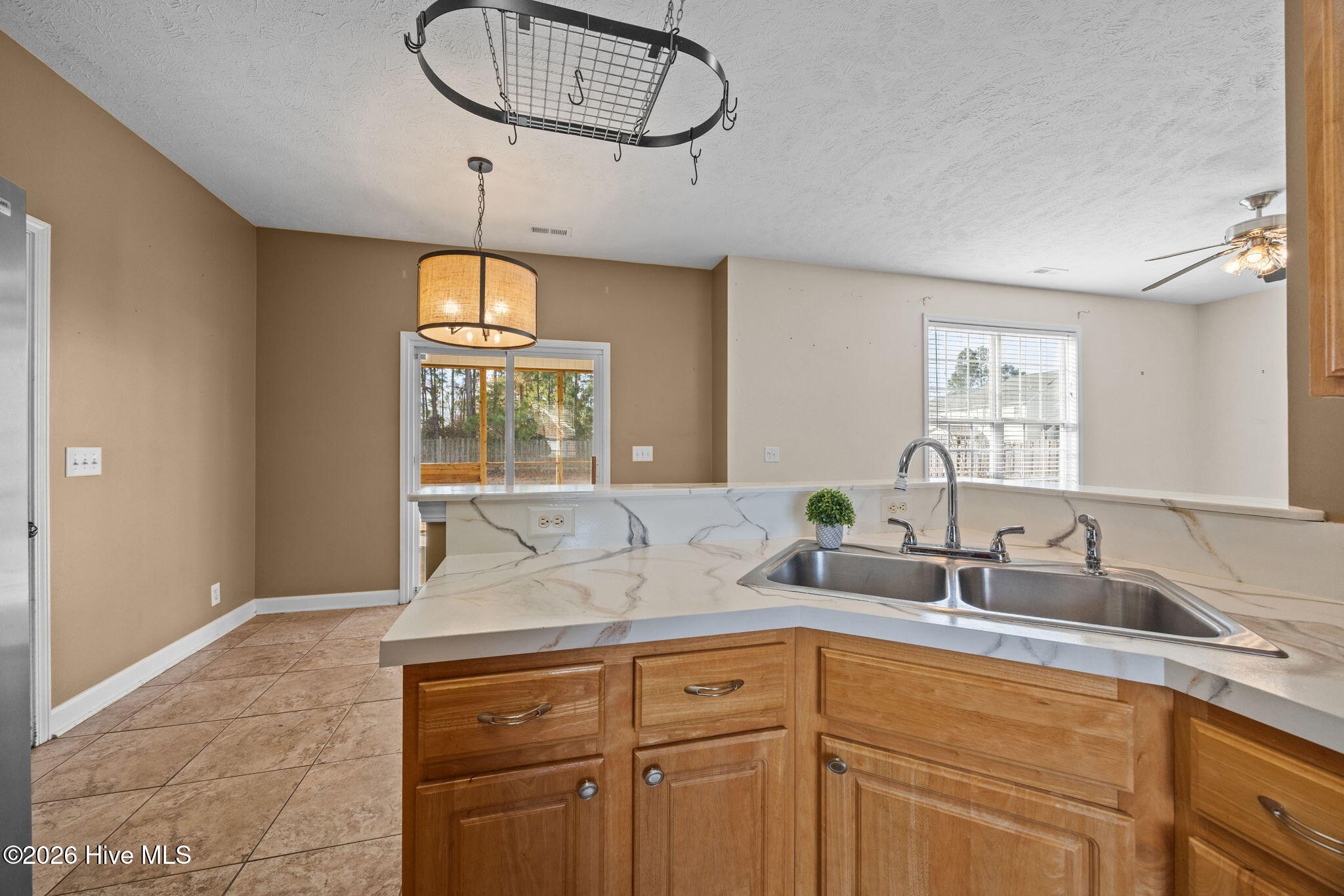 100549557 | Photo 14