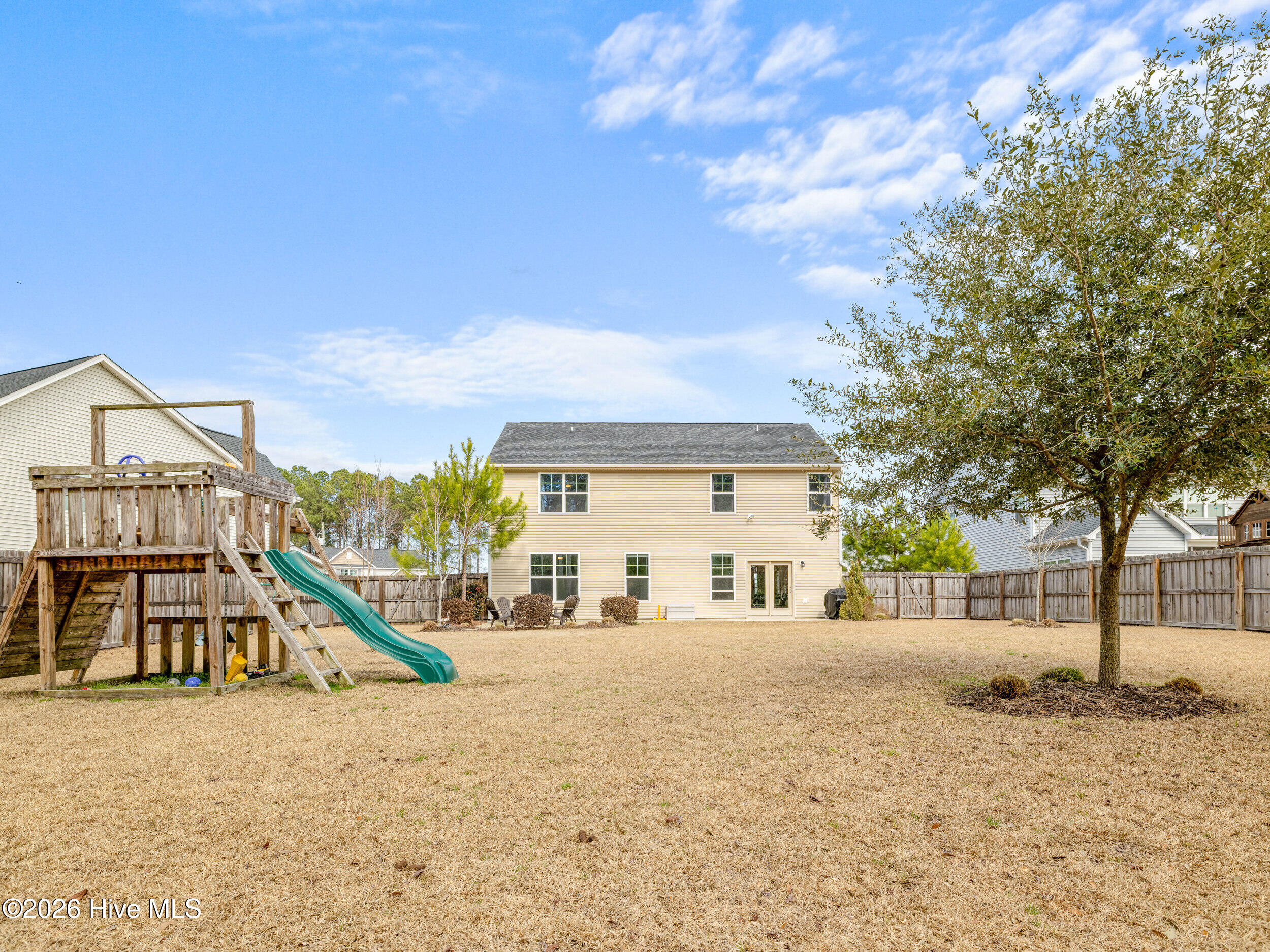 100557695 | Photo 15