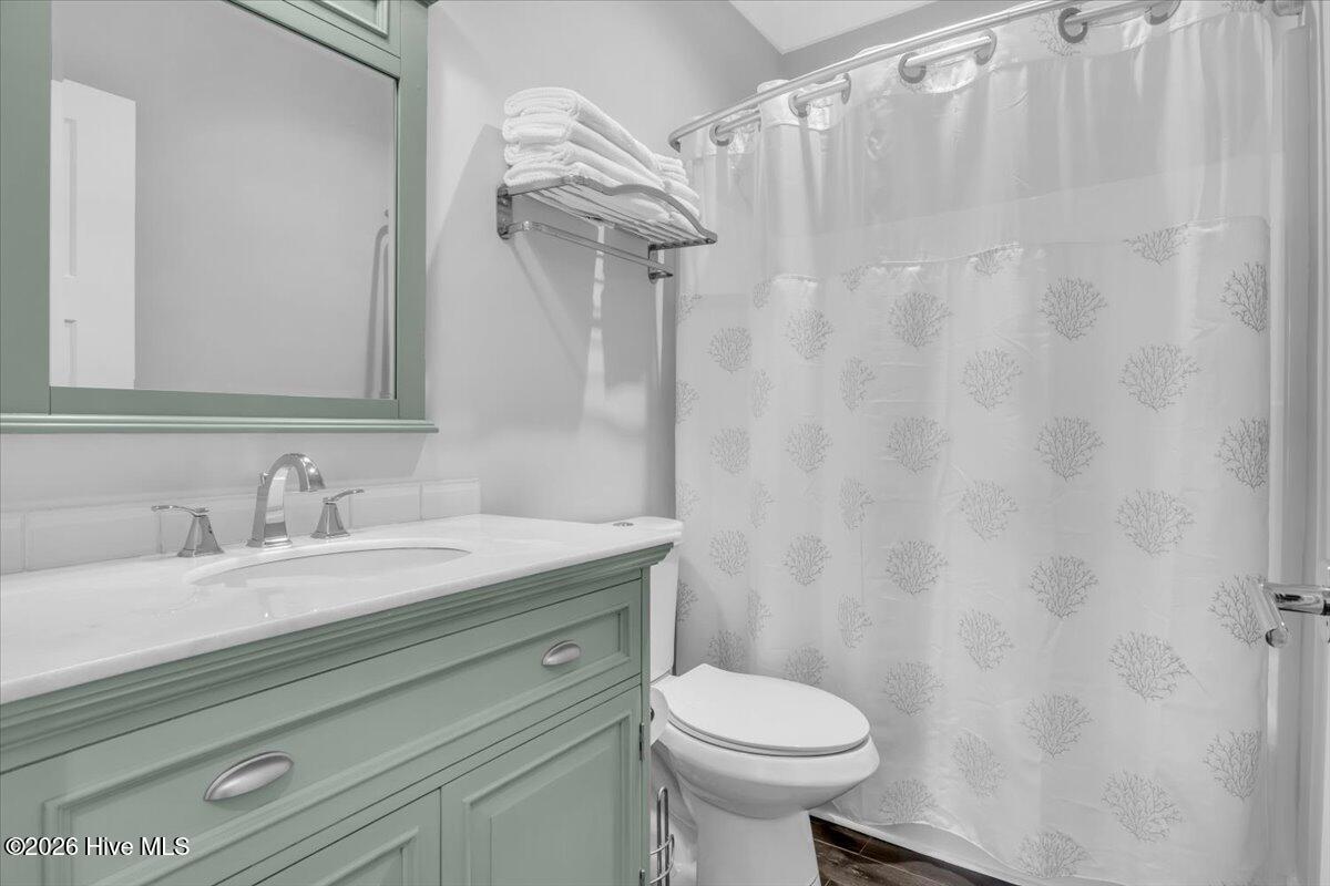 100569217 | Photo 23