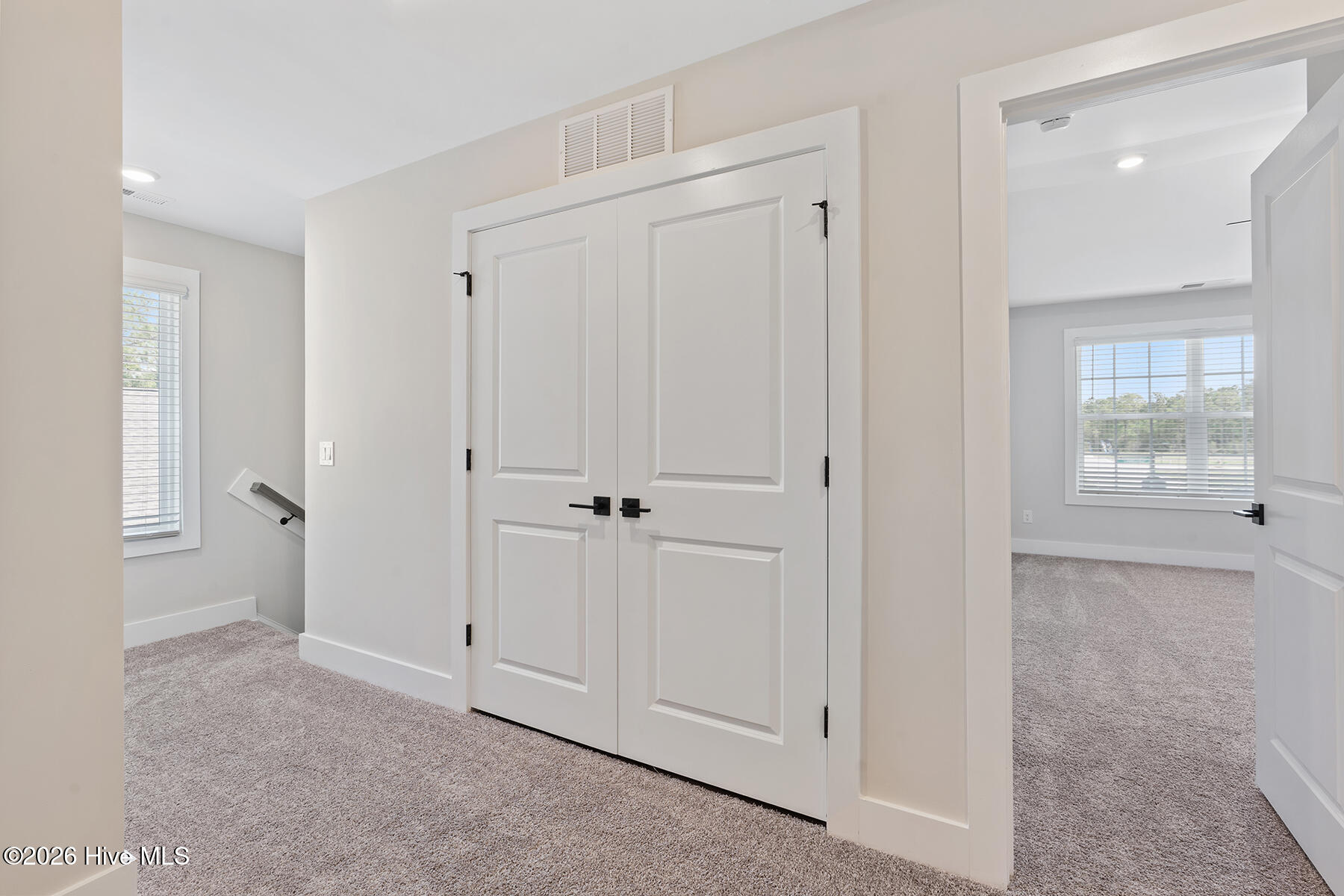 100564176 | Photo 12