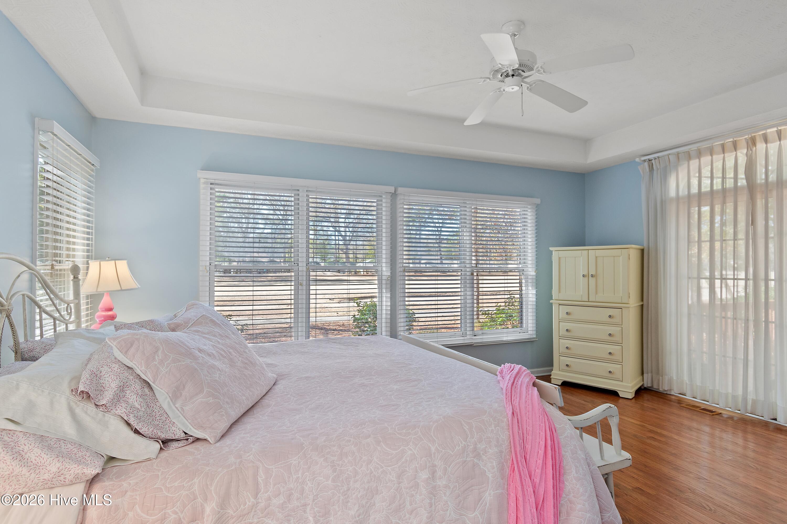 100558651 | Photo 32