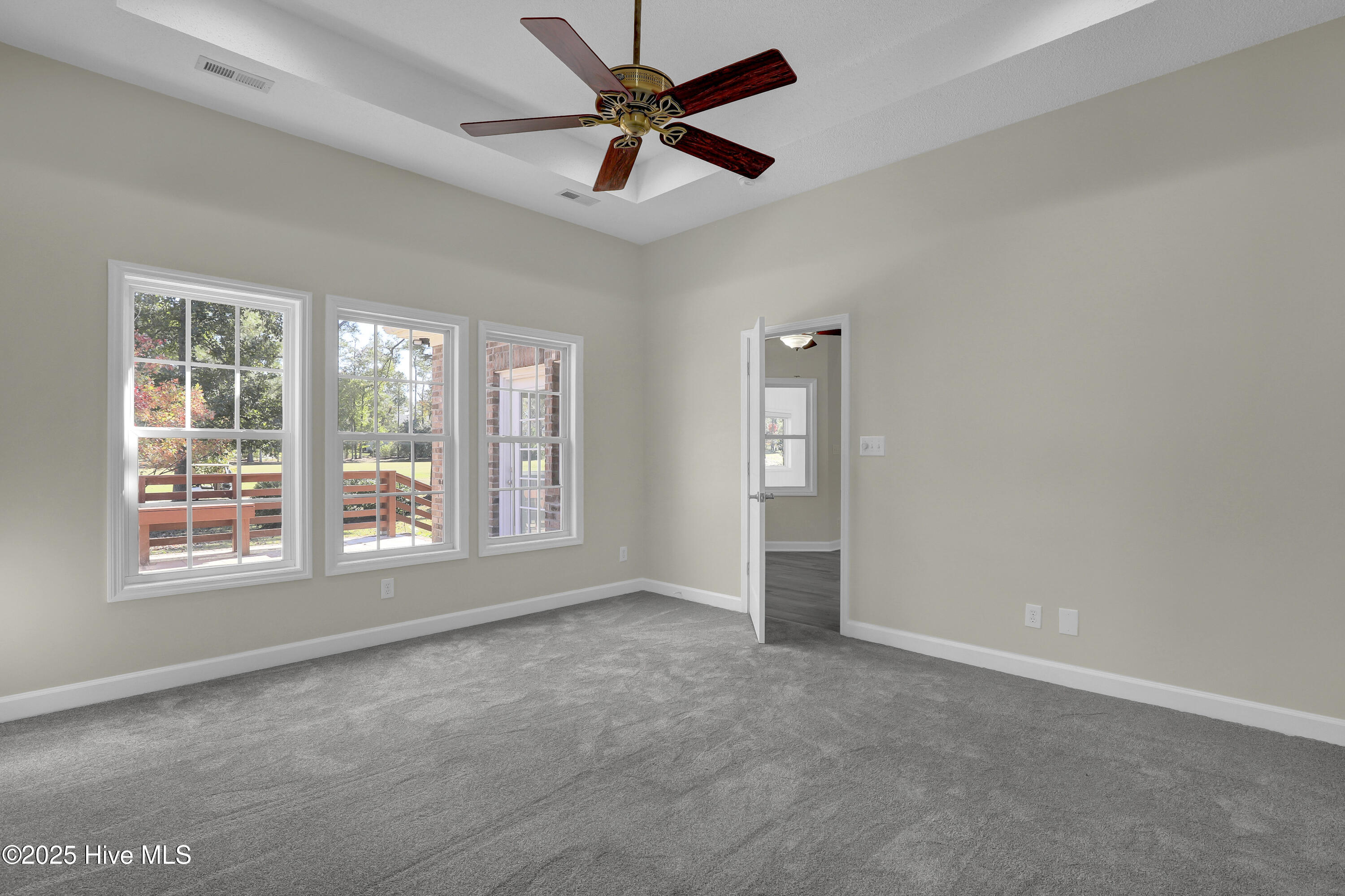 100539078 | Photo 12