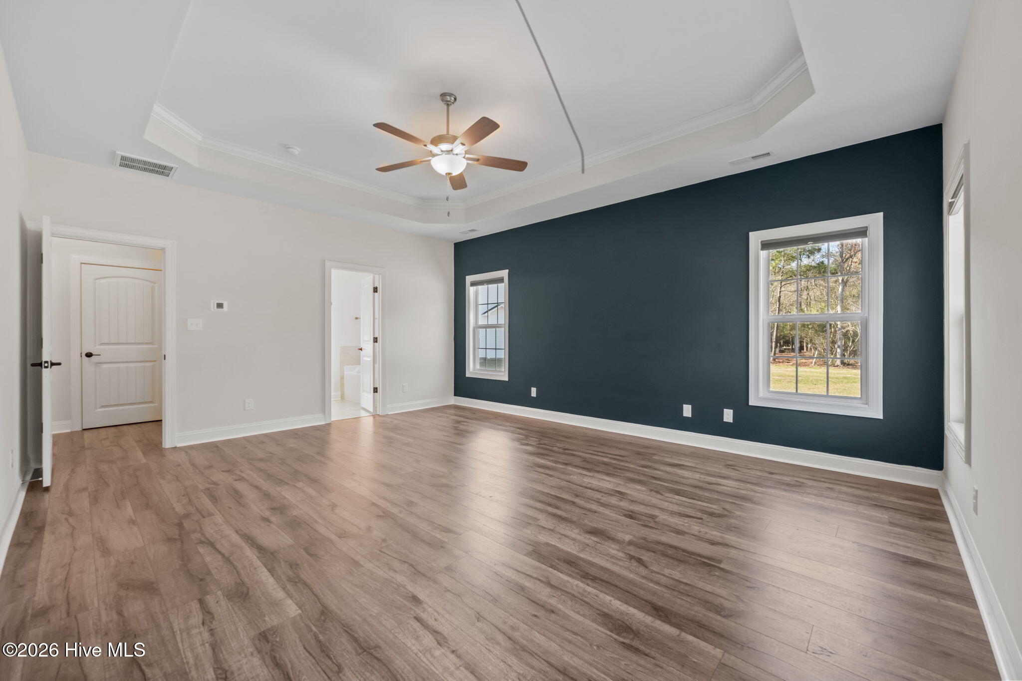 100561720 | Photo 23