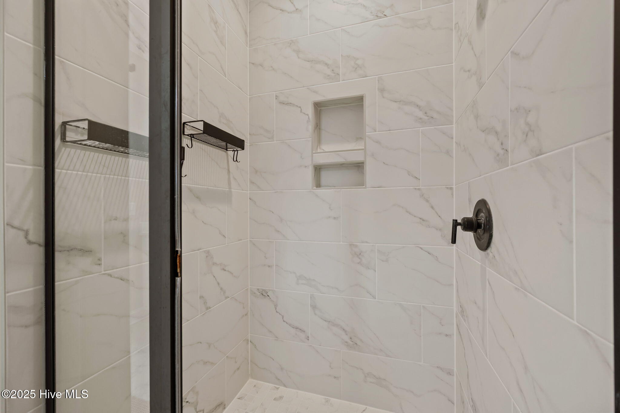 100547055 | Photo 18