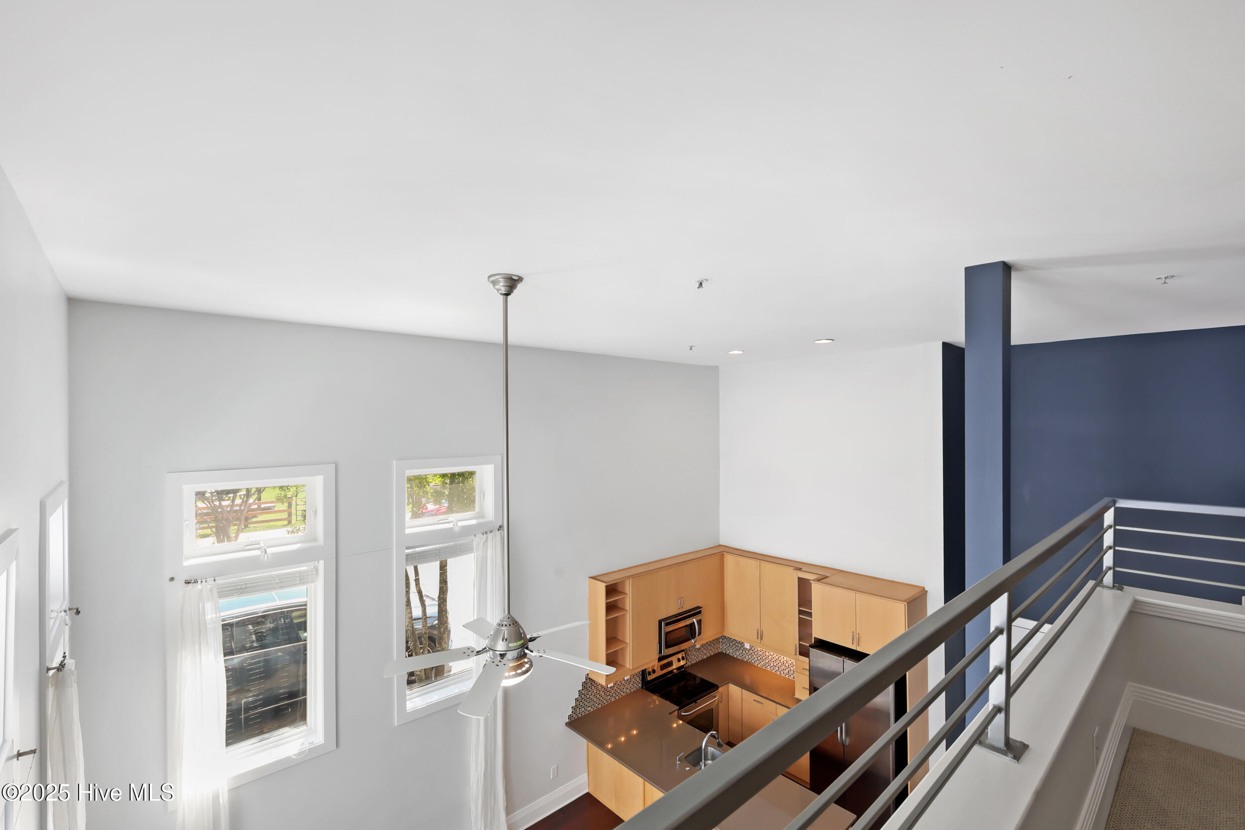 100523364 | Photo 23