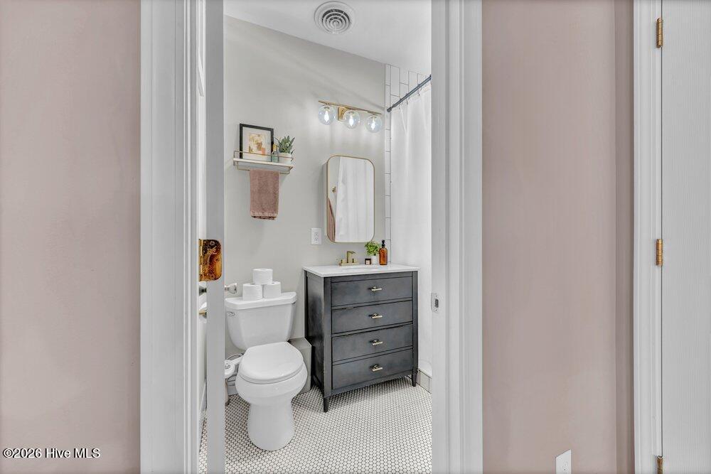 100568579 | Photo 16