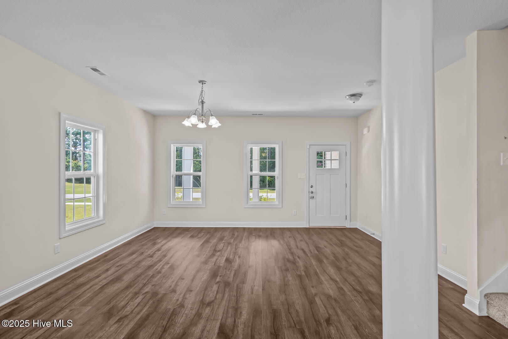 100520139 | Photo 11