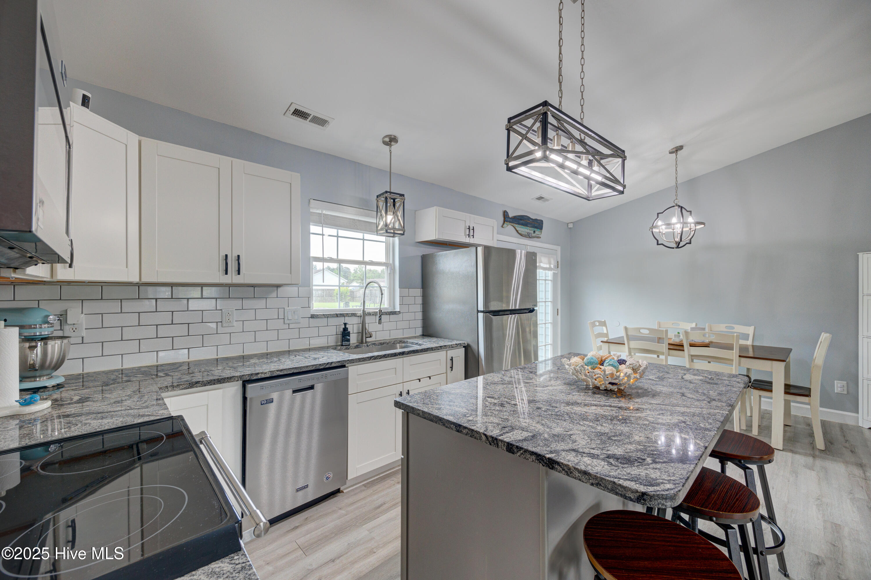 100561437 | Photo 17