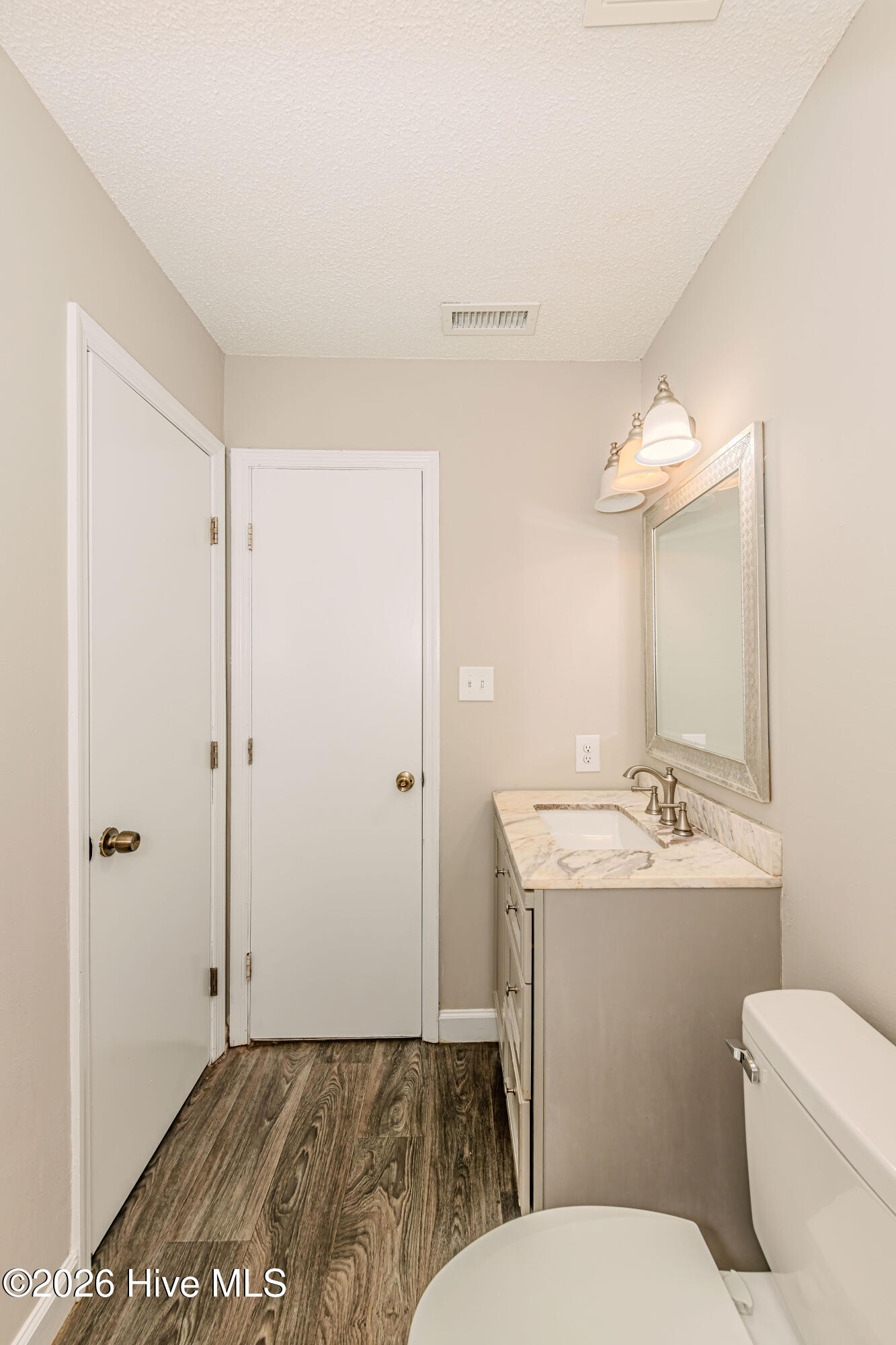 100568106 | Photo 53