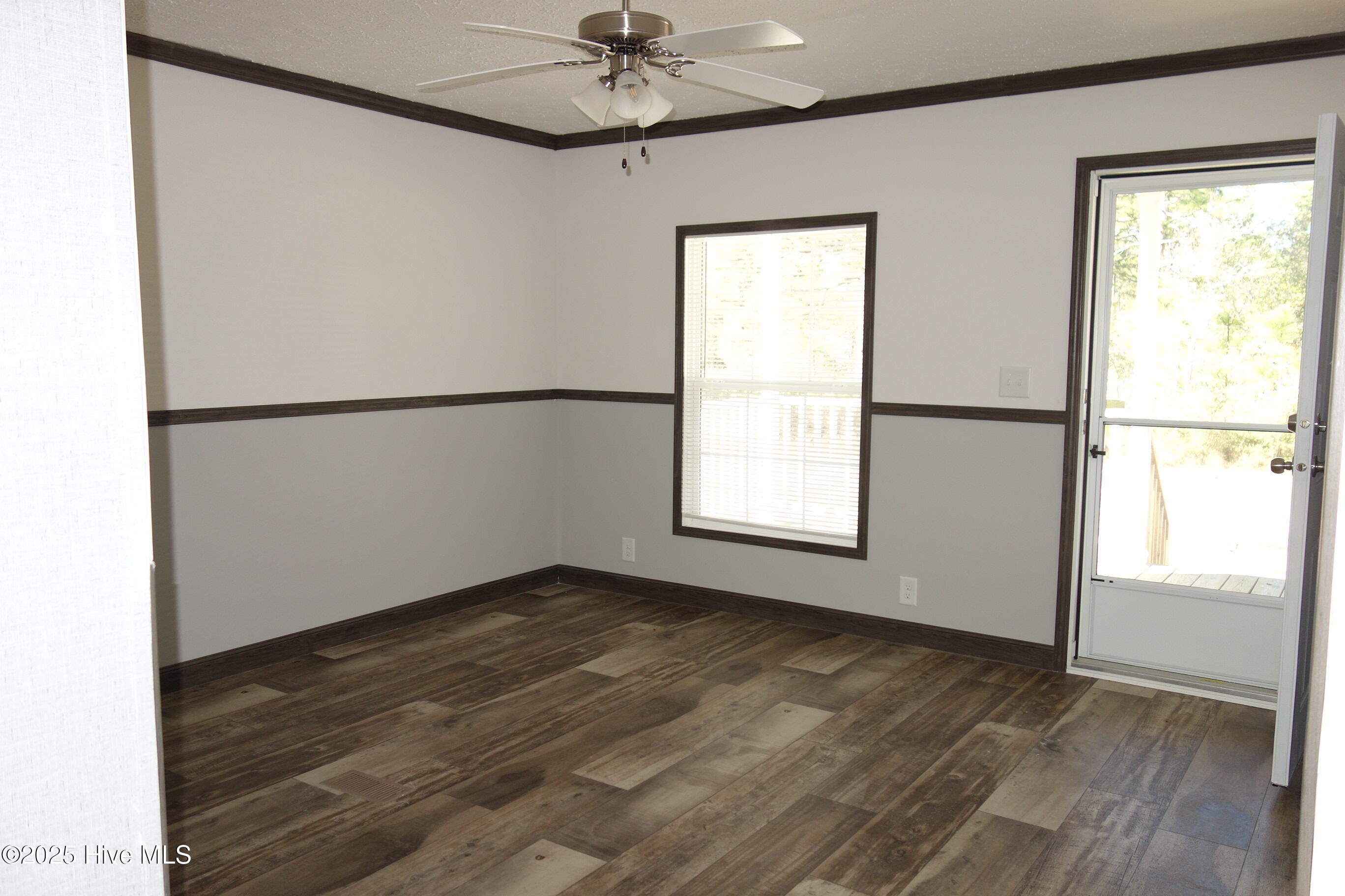 100501563 | Photo 15