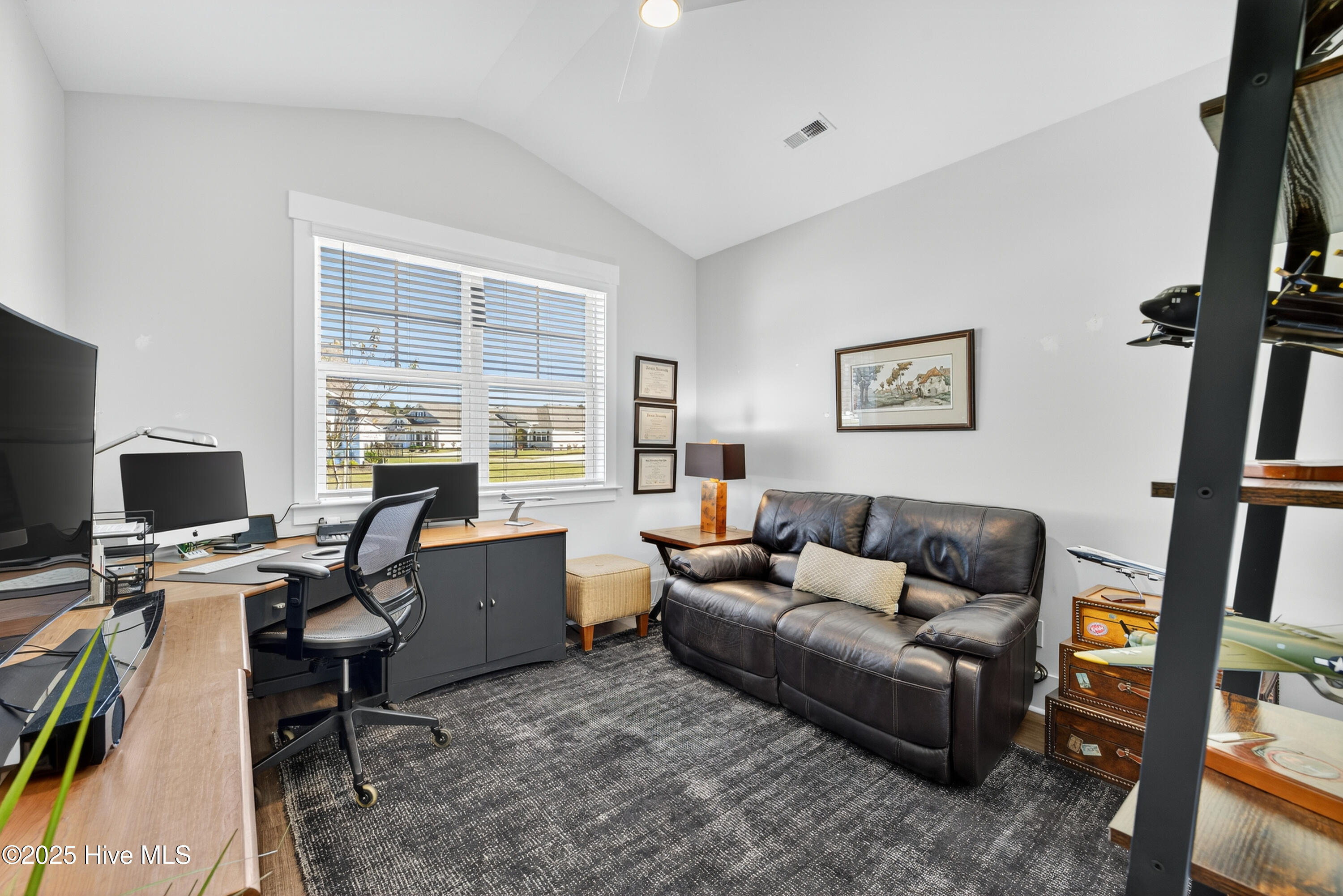 100538241 | Photo 25