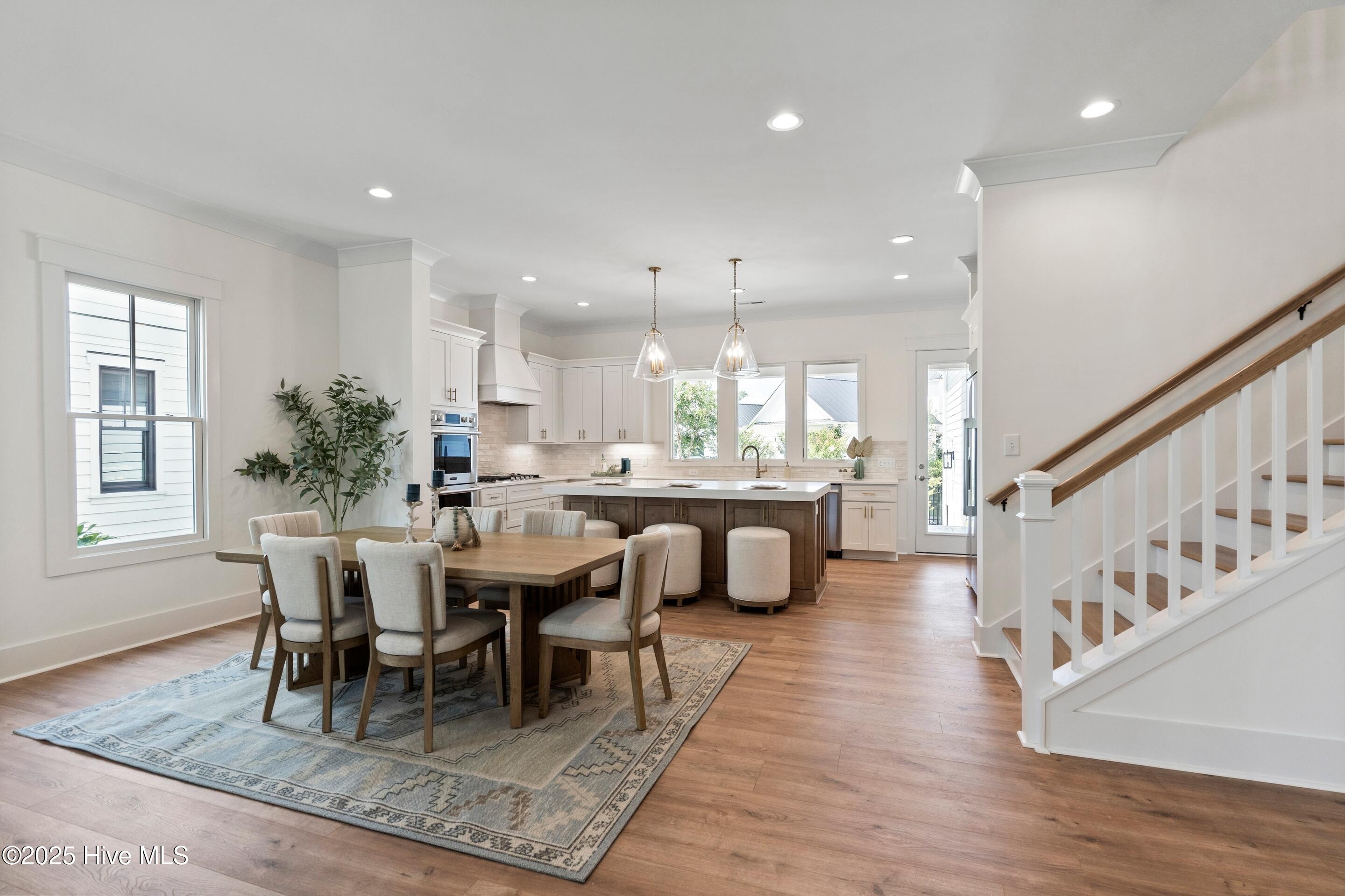 100542273 | Photo 24