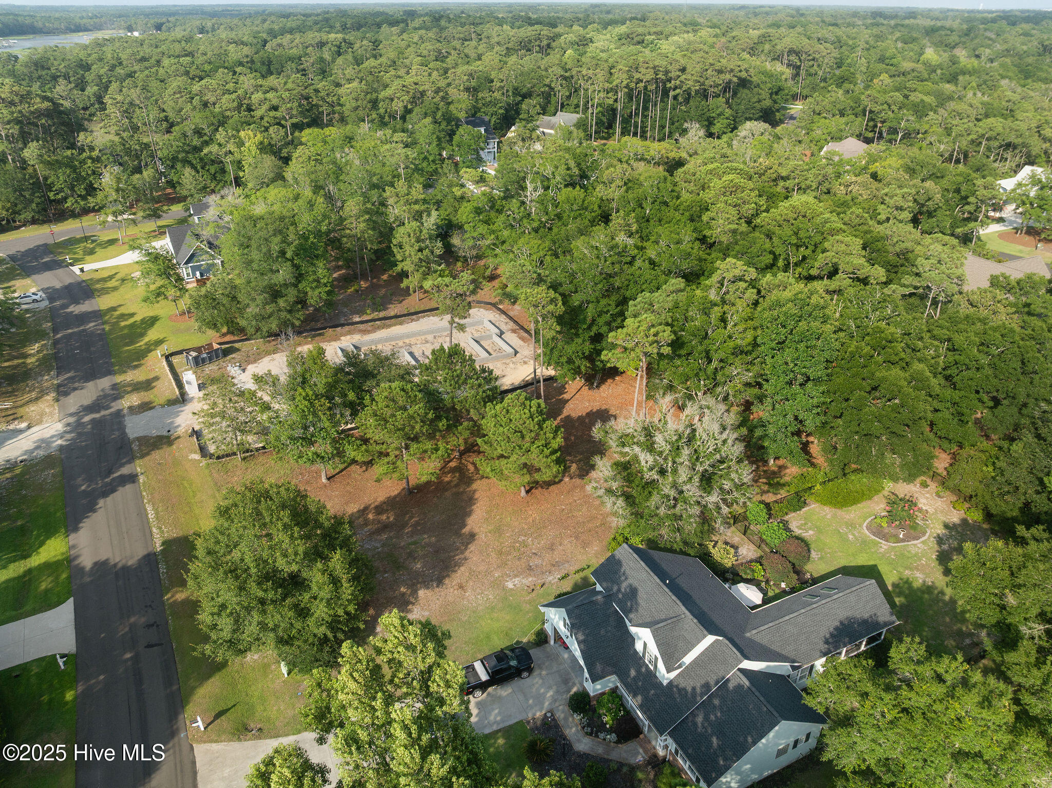 100518785 | Photo 16