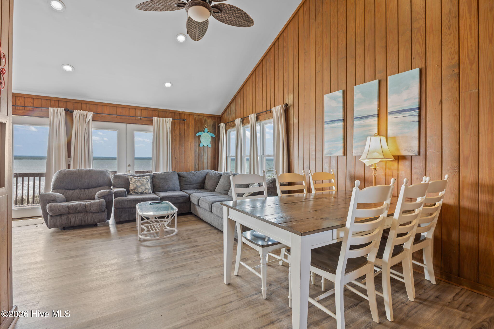 100565925 | Photo 37