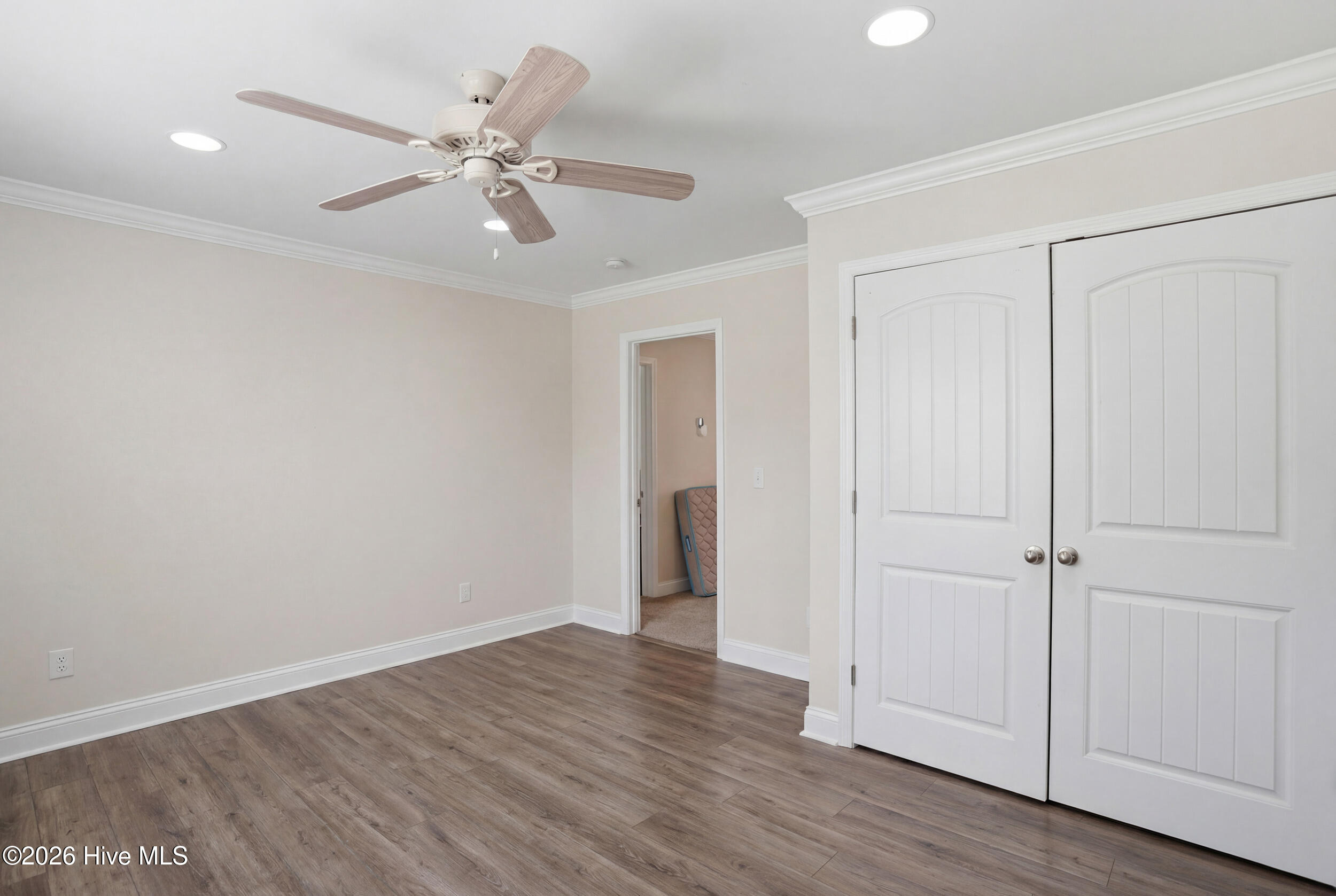 100562435 | Photo 27