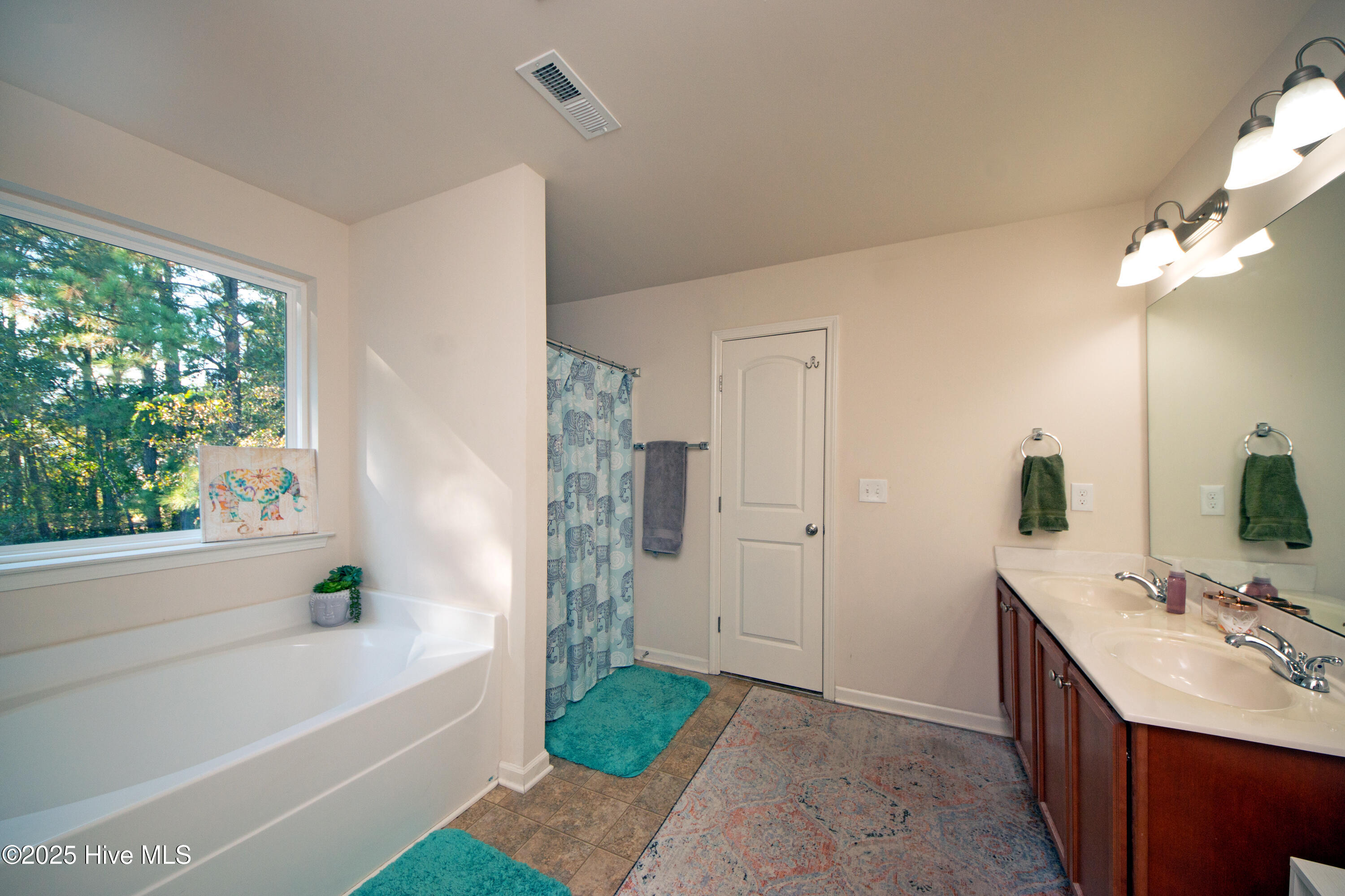 100542211 | Photo 48