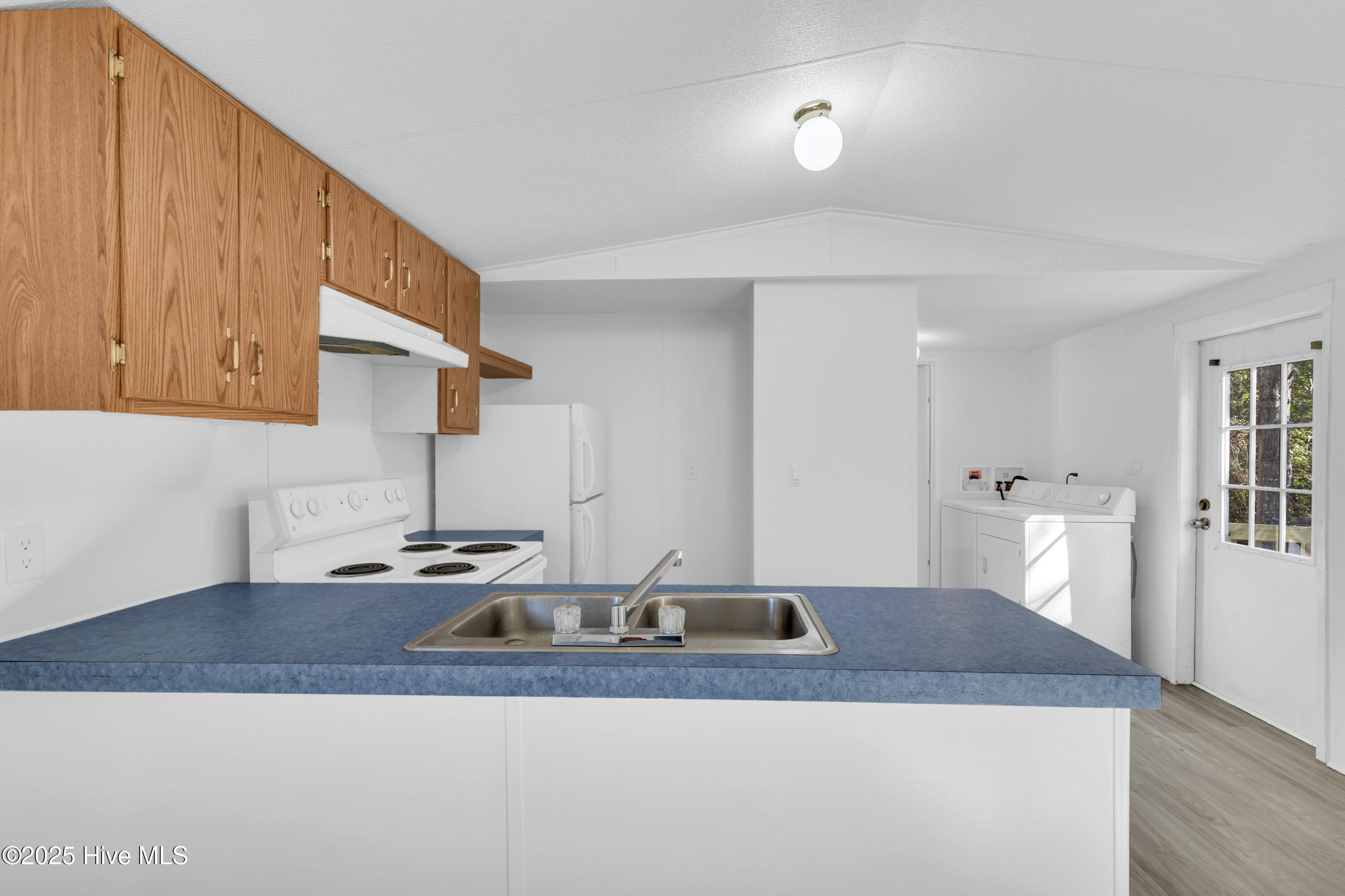 100539663 | Photo 18