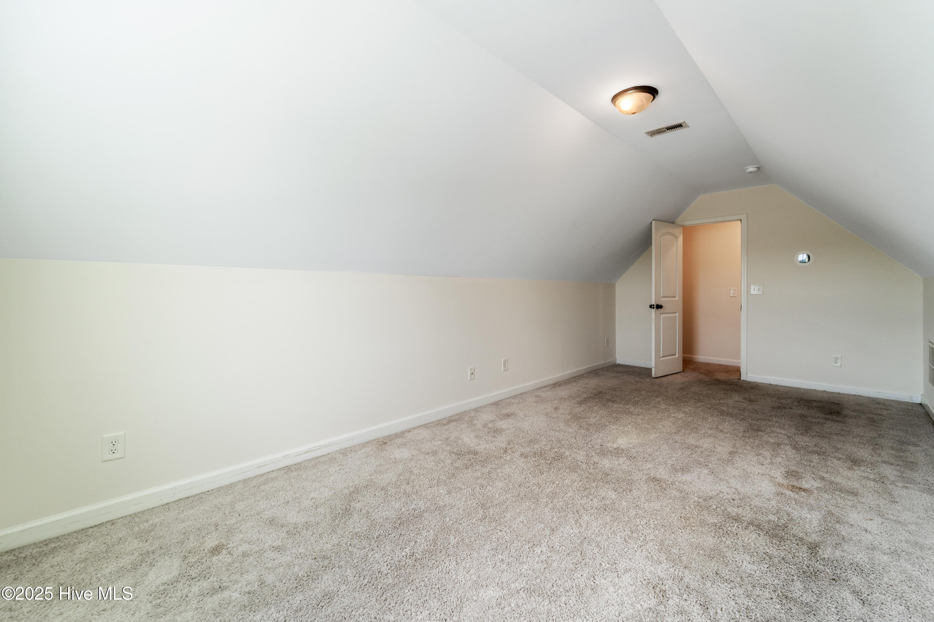 100534550 | Photo 23