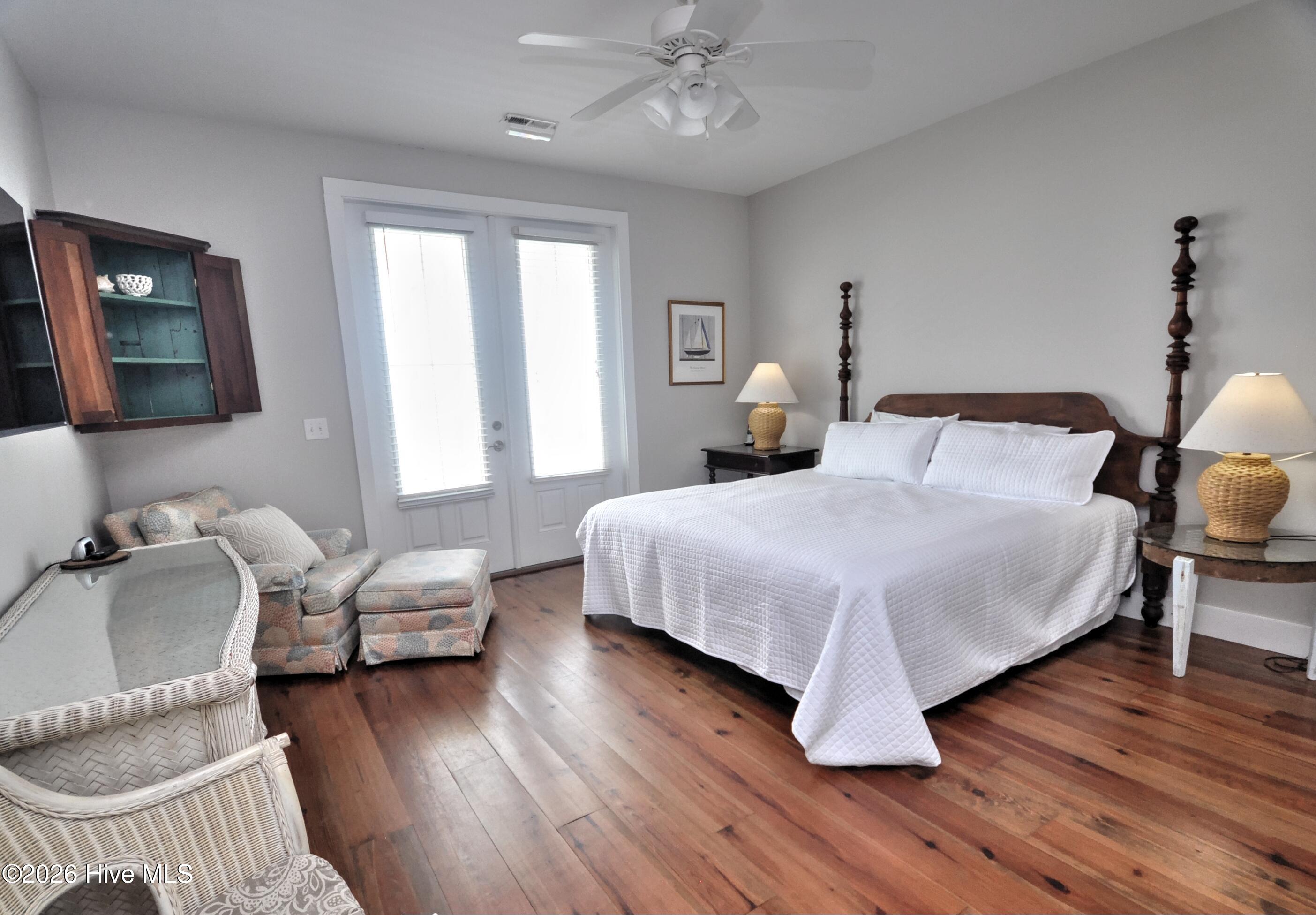 100561409 | Photo 43