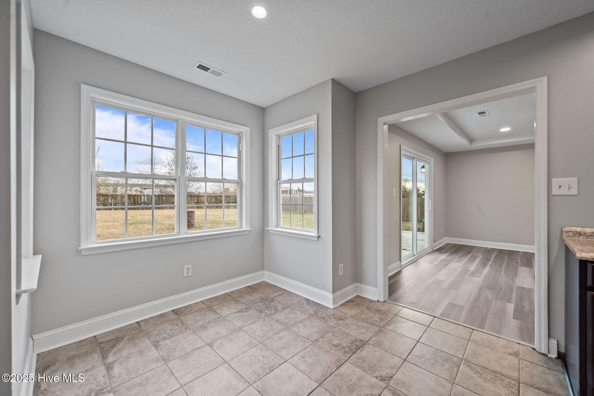 100547097 | Photo 15