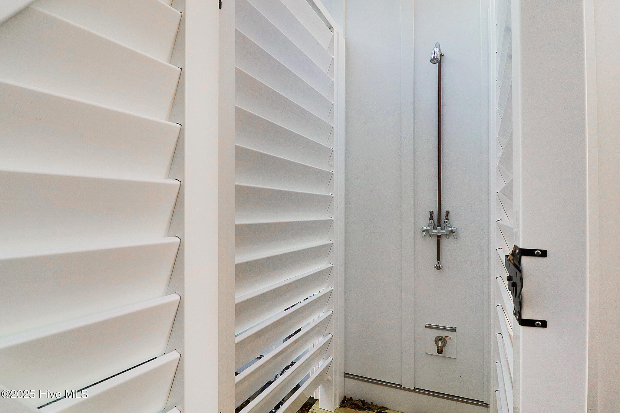 100545975 | Photo 44