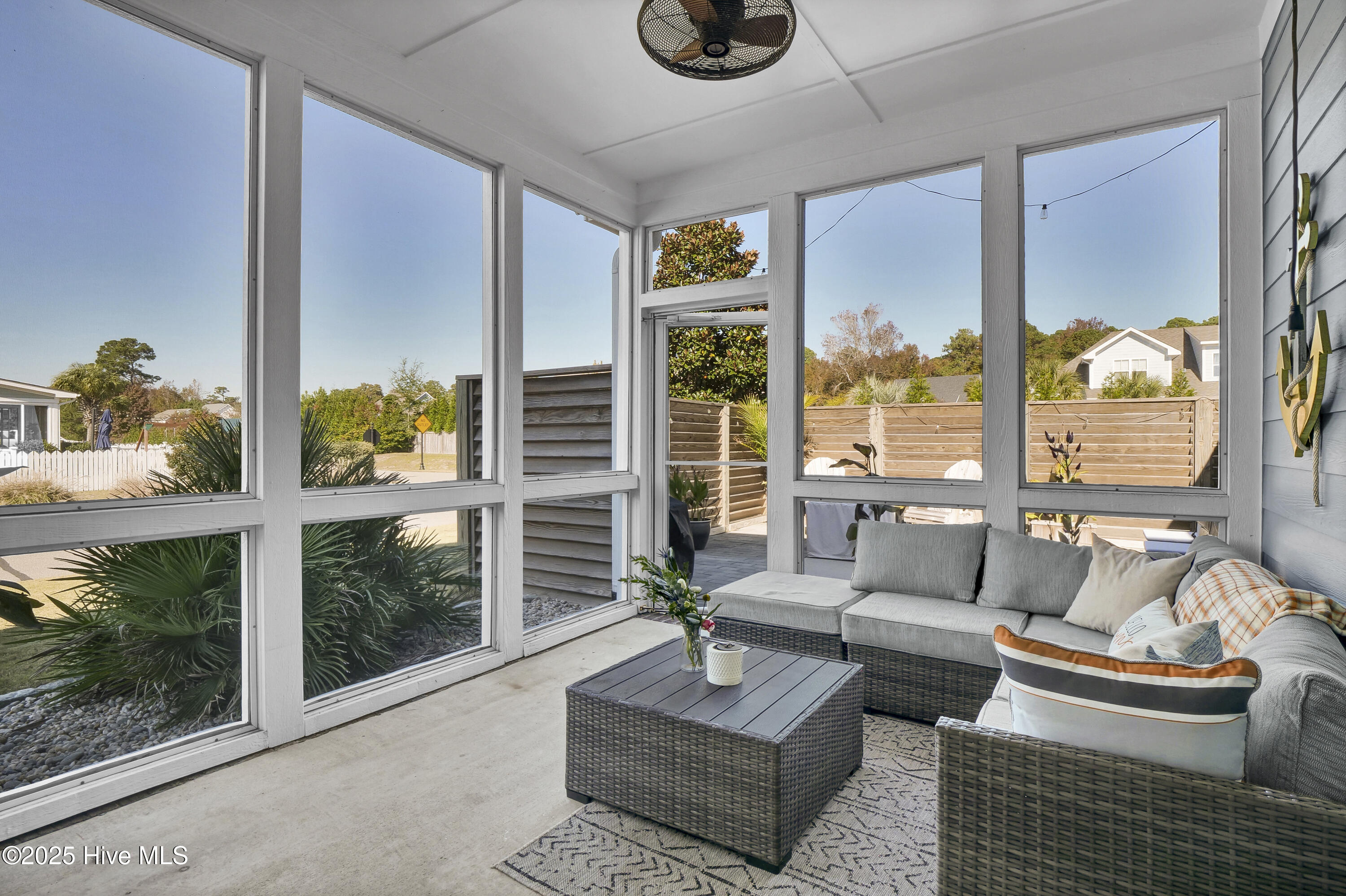 100538990 | Photo 25