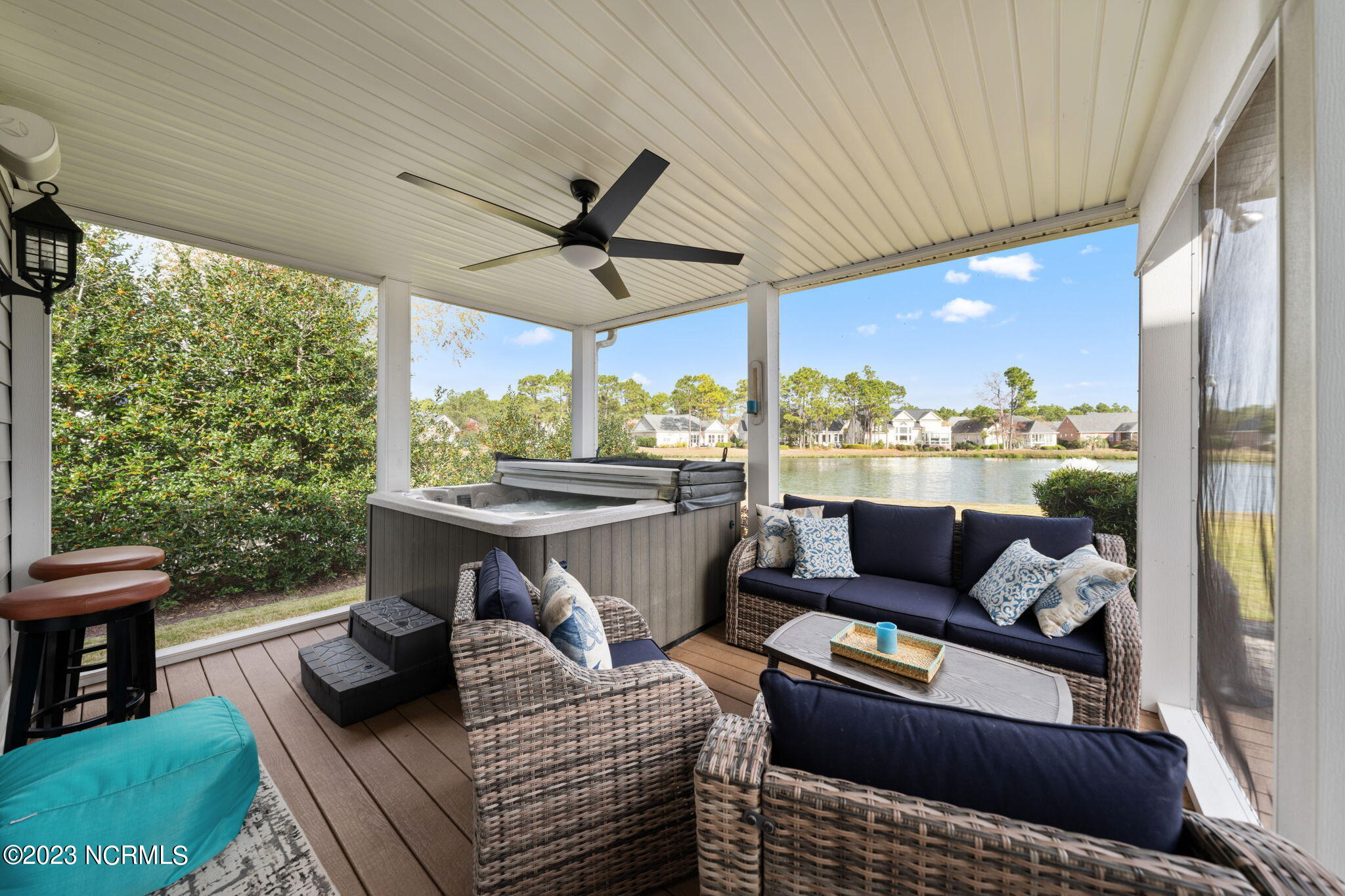 100563766 | Photo 25