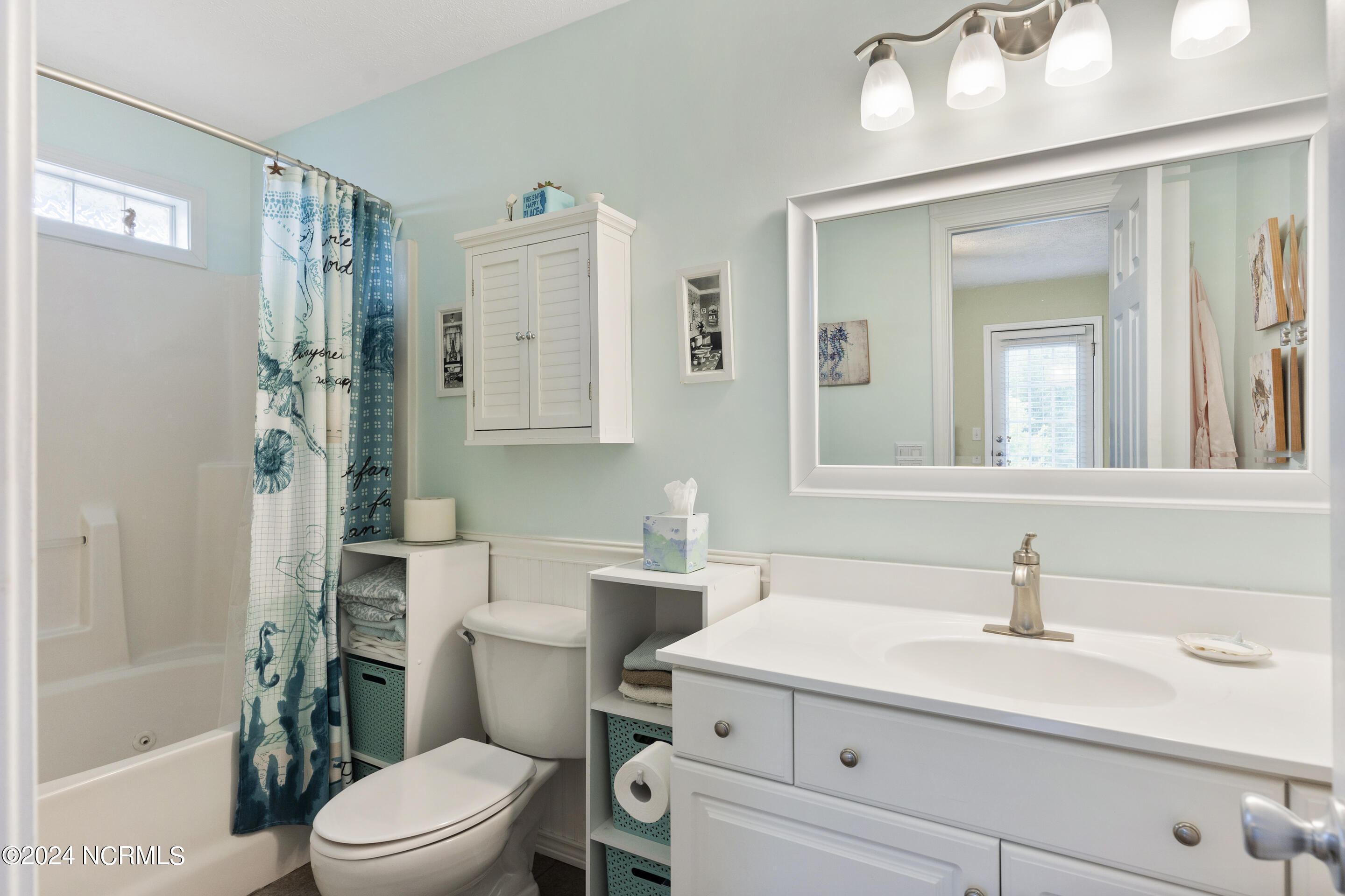 100562930 | Photo 18