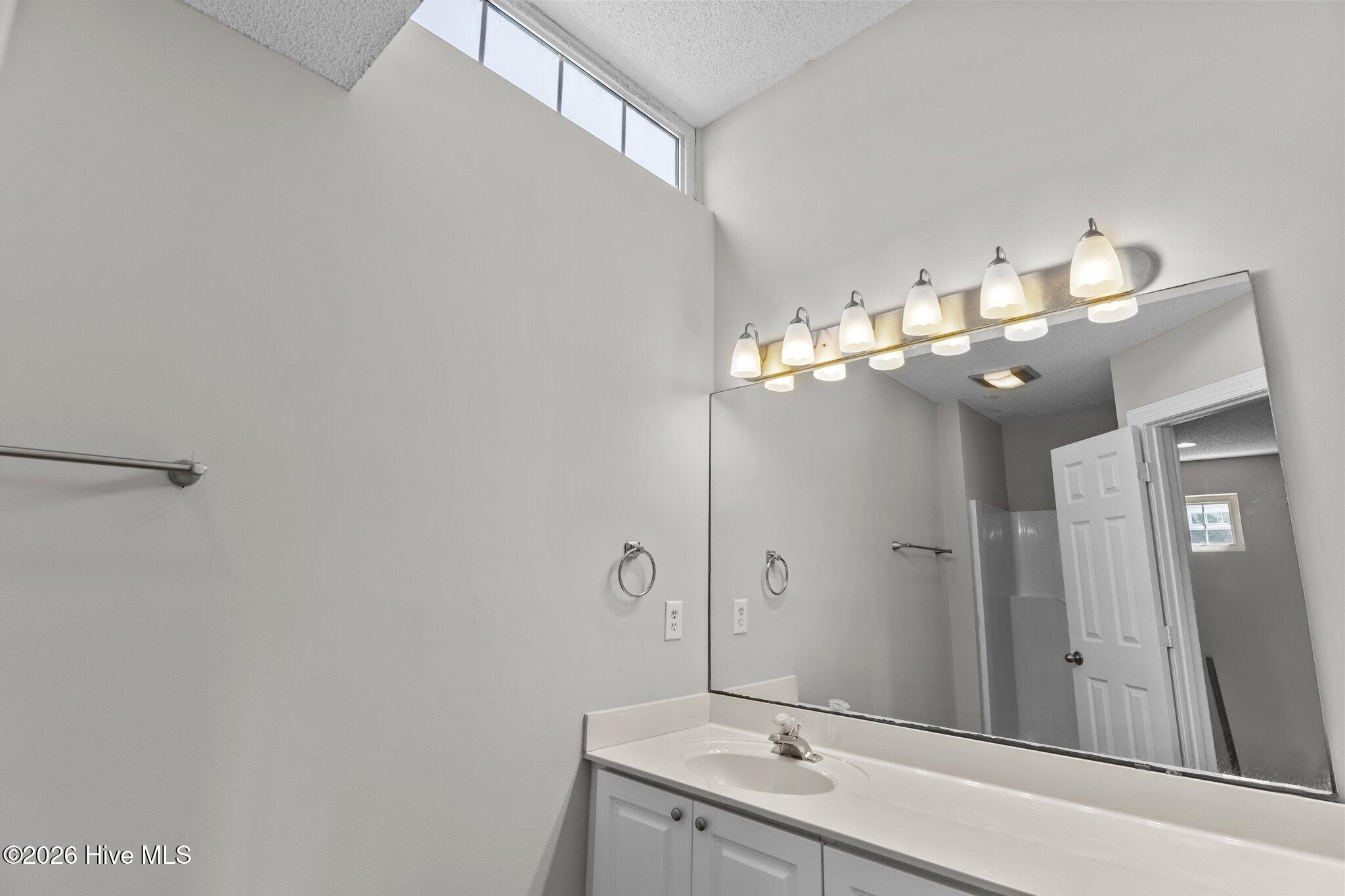 100553986 | Photo 19