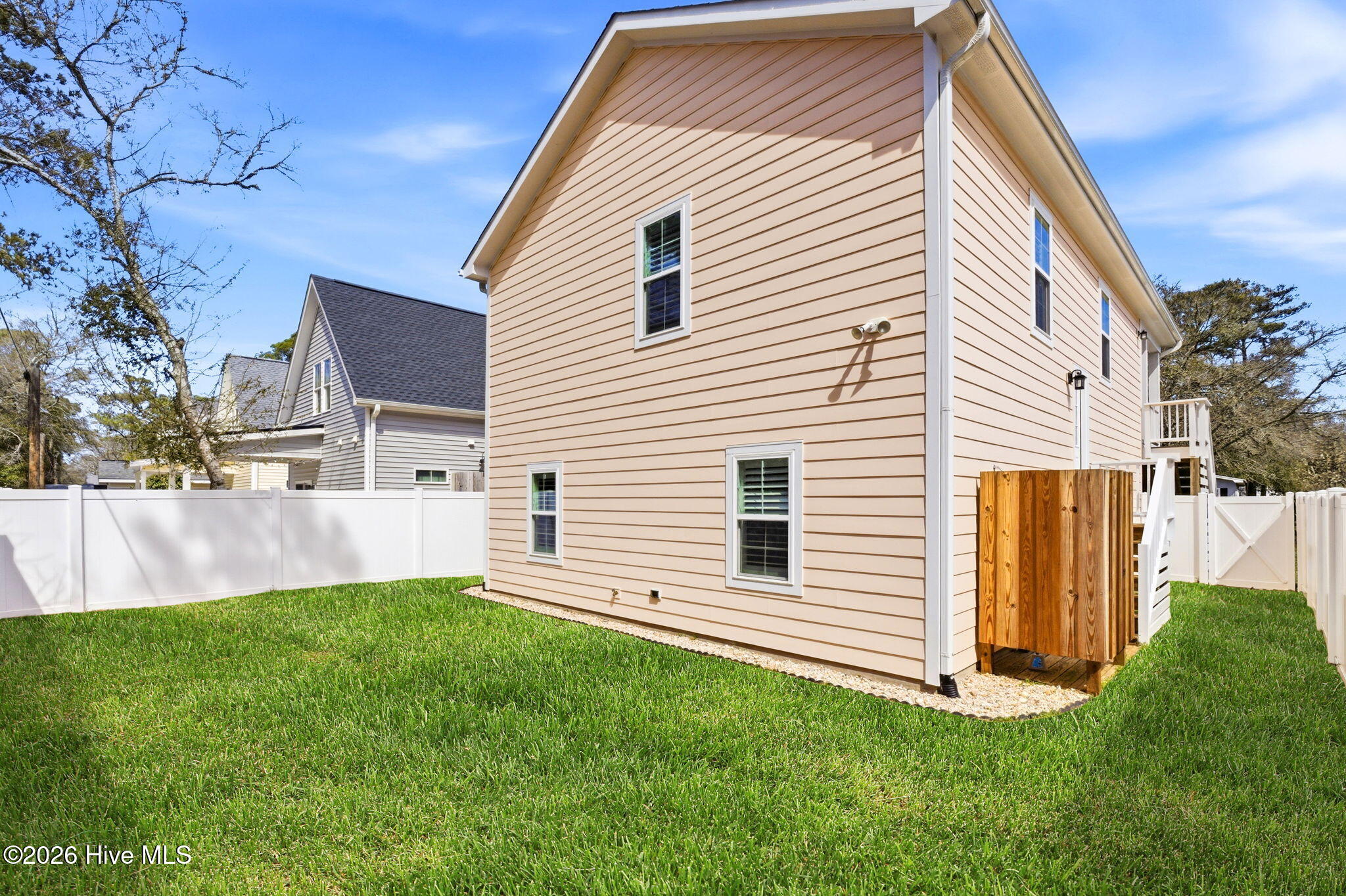 100567990 | Photo 27