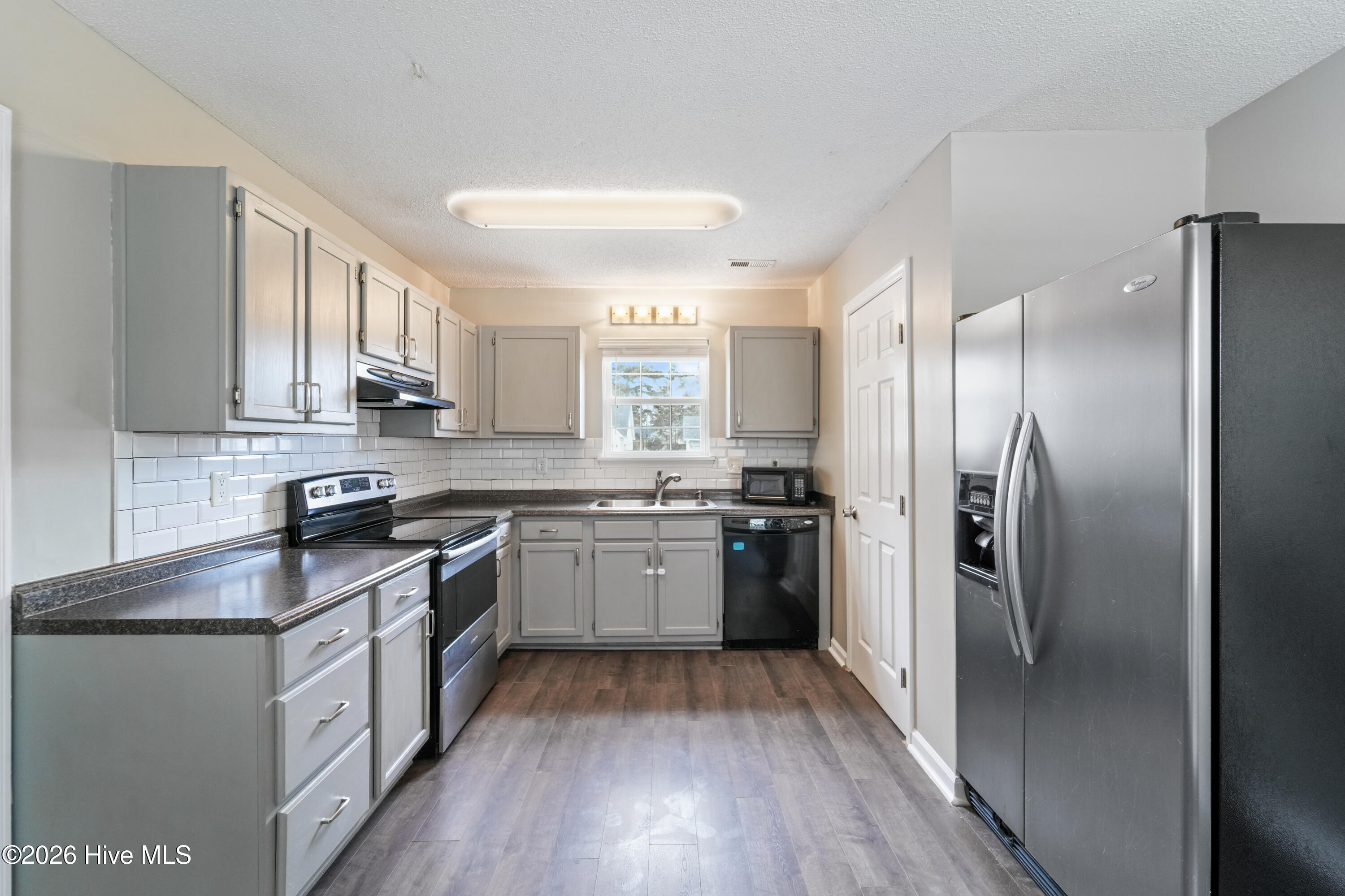 100561681 | Photo 43