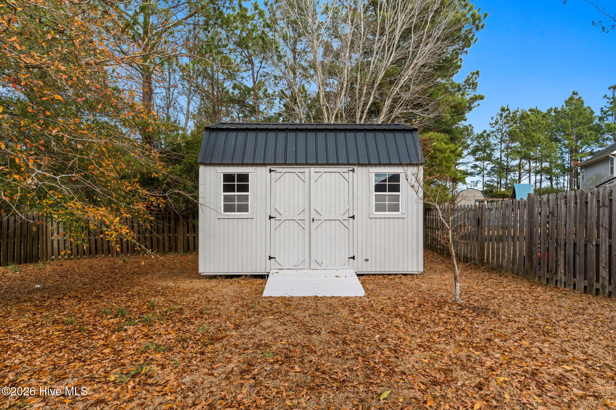 100548776 | Photo 40